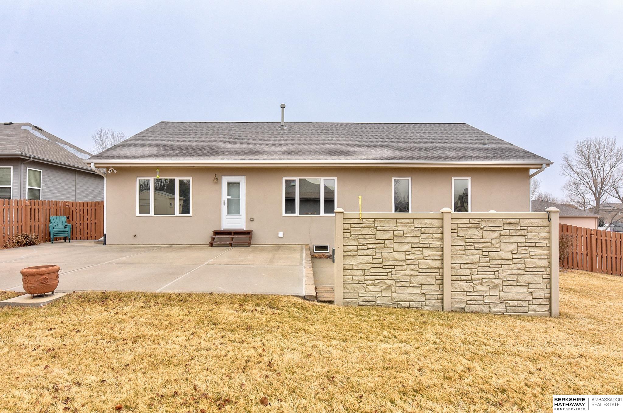 Omaha, Nebraska 68136, United States, 4 Bedrooms Bedrooms, ,3 BathroomsBathrooms,Residential,Pending,8641