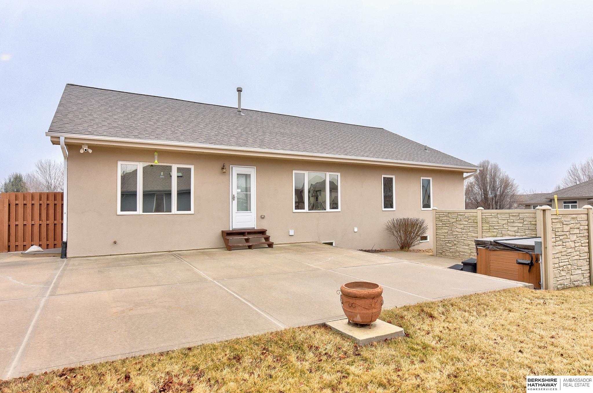 Omaha, Nebraska 68136, United States, 4 Bedrooms Bedrooms, ,3 BathroomsBathrooms,Residential,Pending,8641