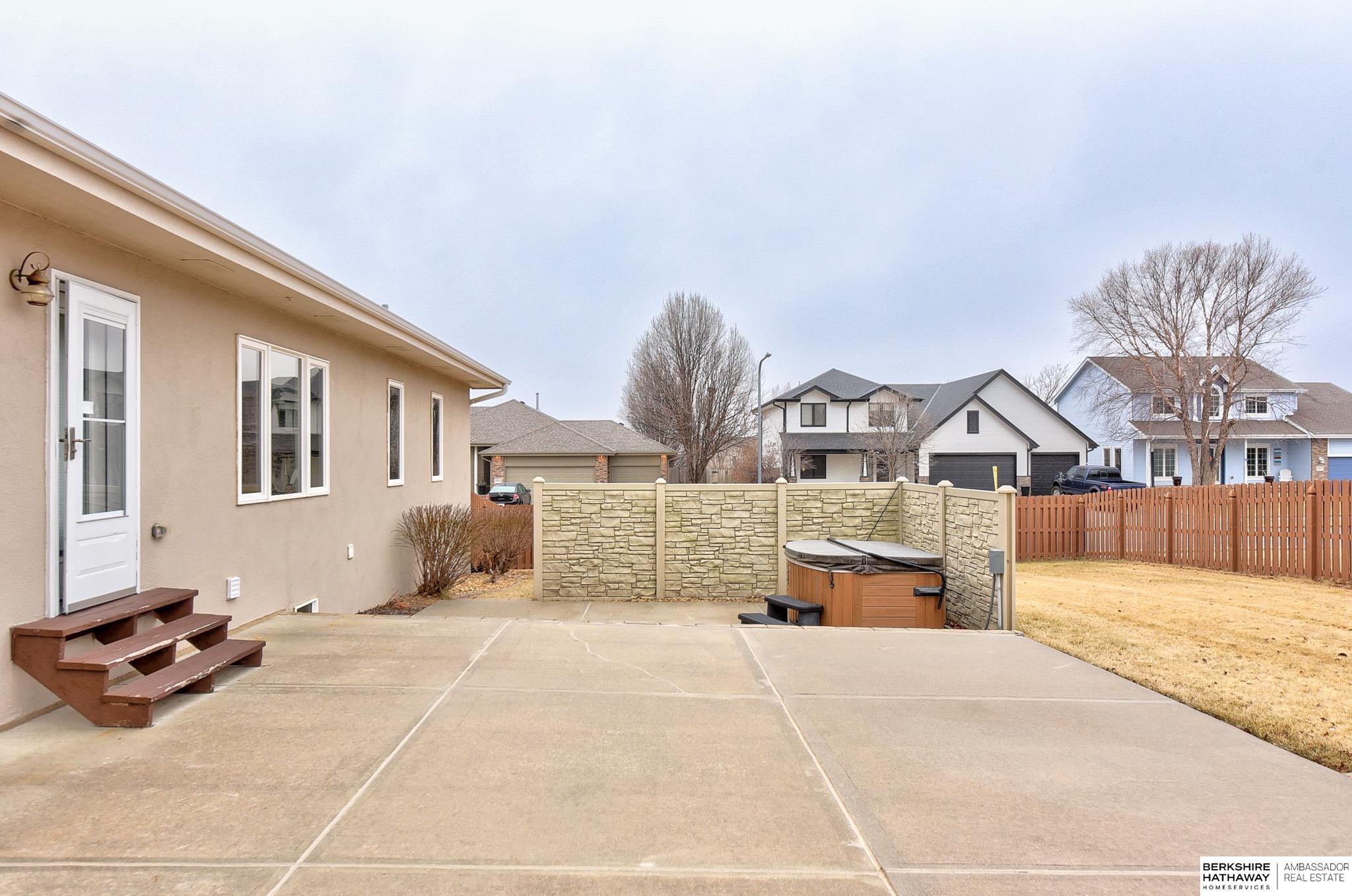 Omaha, Nebraska 68136, United States, 4 Bedrooms Bedrooms, ,3 BathroomsBathrooms,Residential,Pending,8641