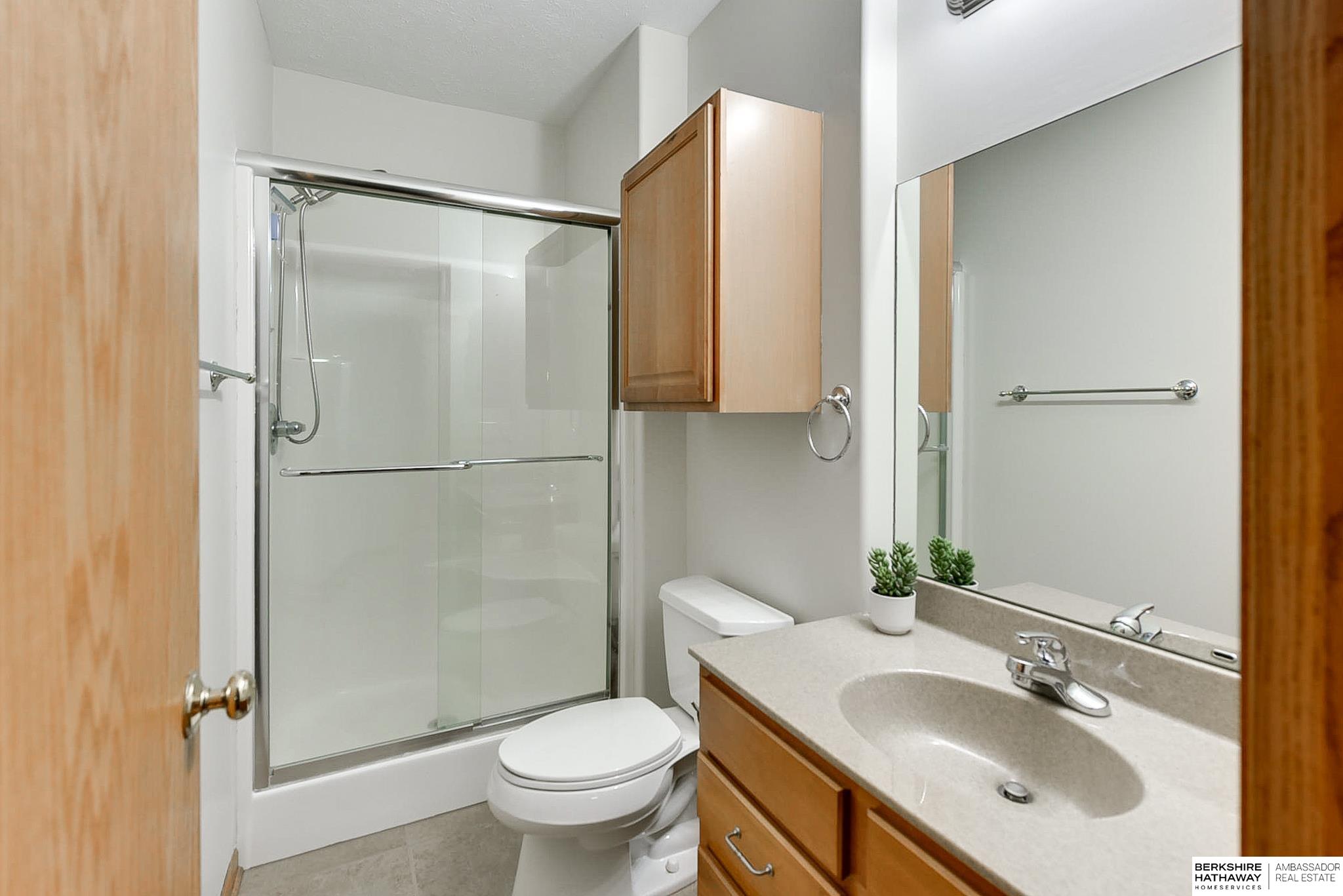 Omaha, Nebraska 68136, United States, 4 Bedrooms Bedrooms, ,3 BathroomsBathrooms,Residential,Pending,8641