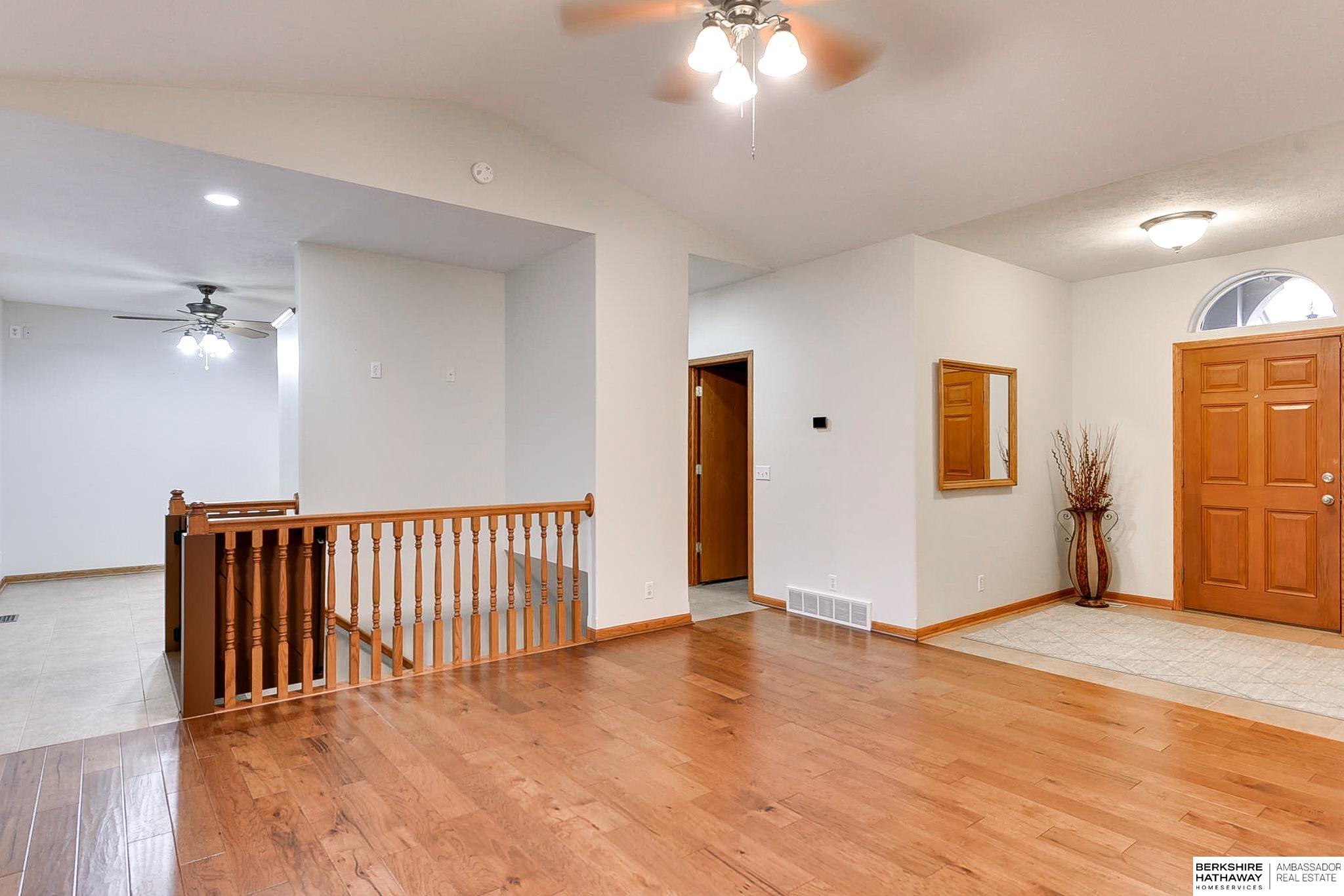 Omaha, Nebraska 68136, United States, 4 Bedrooms Bedrooms, ,3 BathroomsBathrooms,Residential,Pending,8641