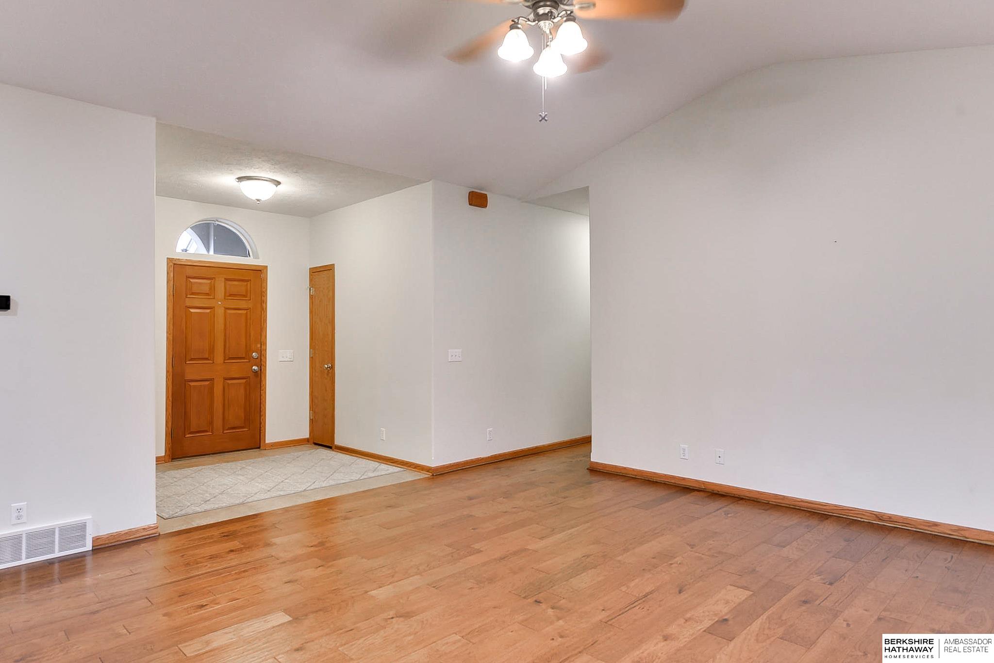 Omaha, Nebraska 68136, United States, 4 Bedrooms Bedrooms, ,3 BathroomsBathrooms,Residential,Pending,8641