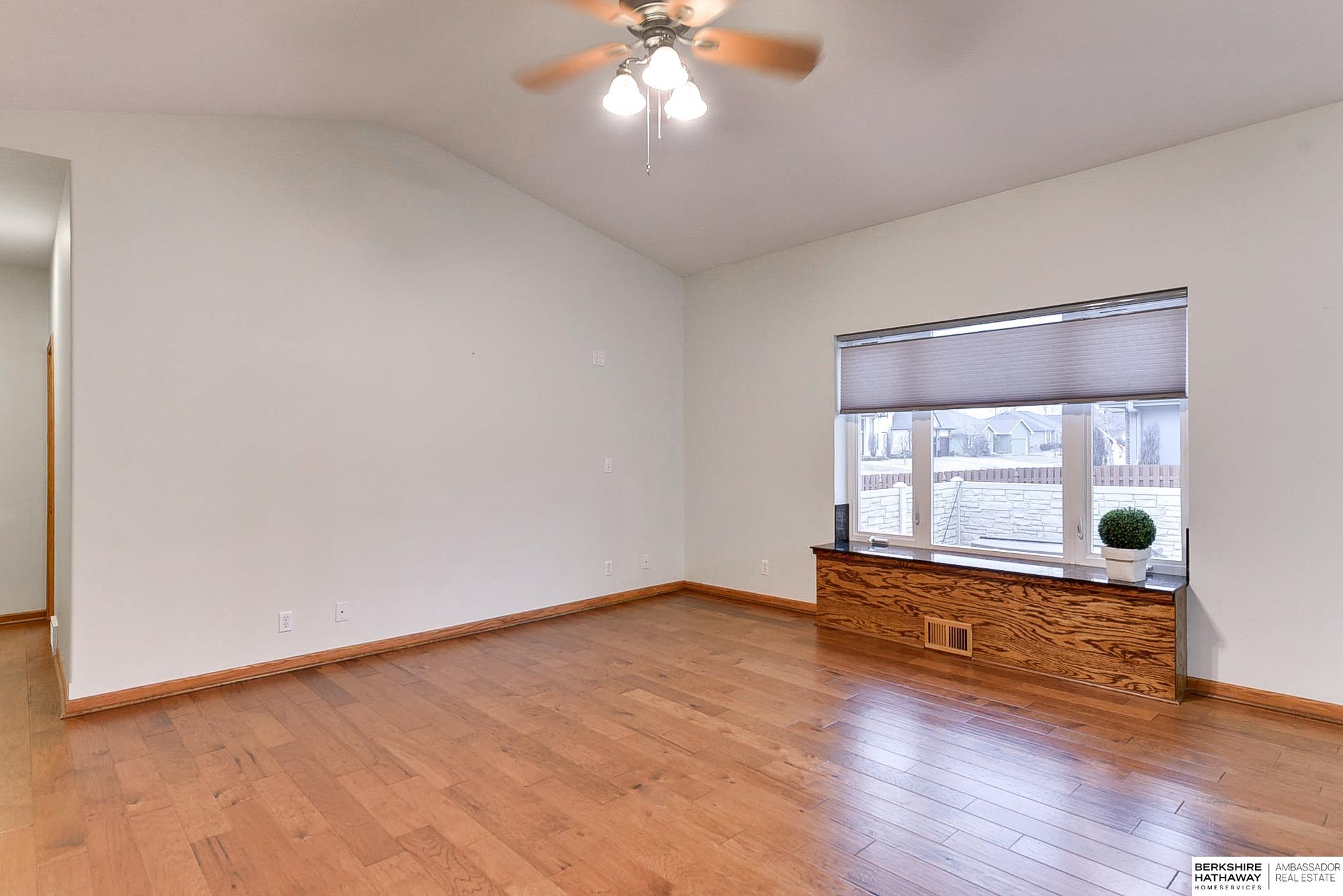 Omaha, Nebraska 68136, United States, 4 Bedrooms Bedrooms, ,3 BathroomsBathrooms,Residential,Pending,8641