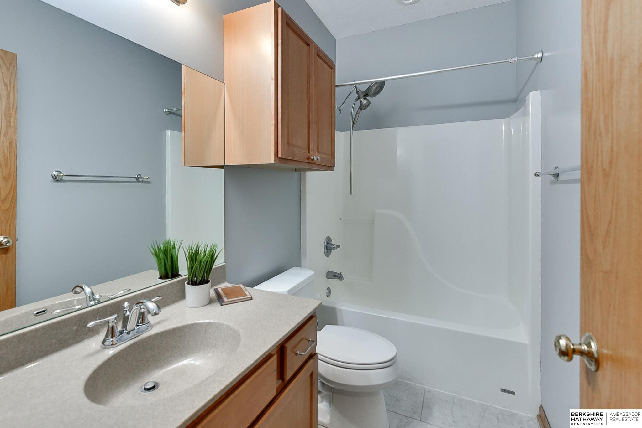 Omaha, Nebraska 68136, United States, 4 Bedrooms Bedrooms, ,3 BathroomsBathrooms,Residential,Pending,8641