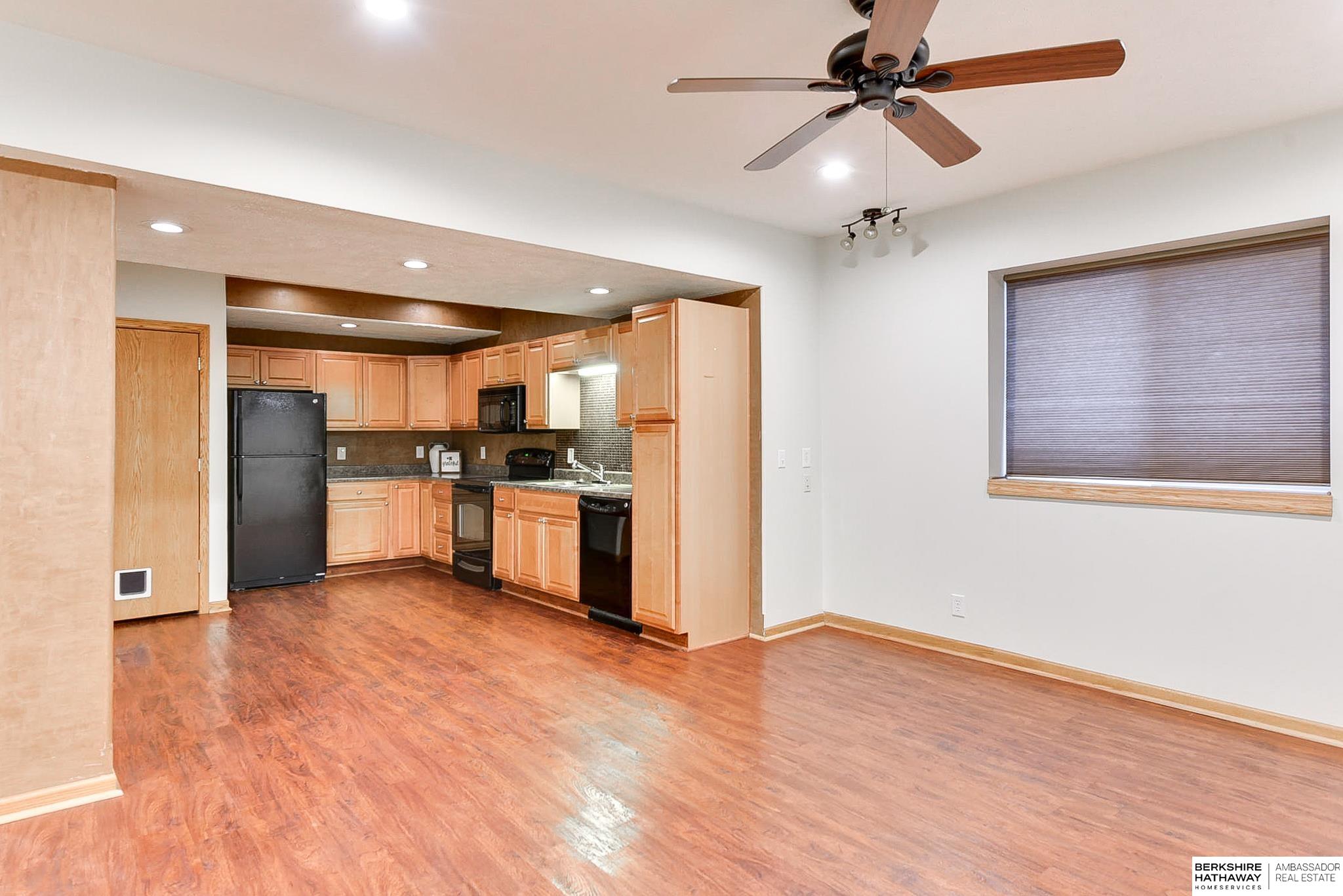 Omaha, Nebraska 68136, United States, 4 Bedrooms Bedrooms, ,3 BathroomsBathrooms,Residential,Pending,8641