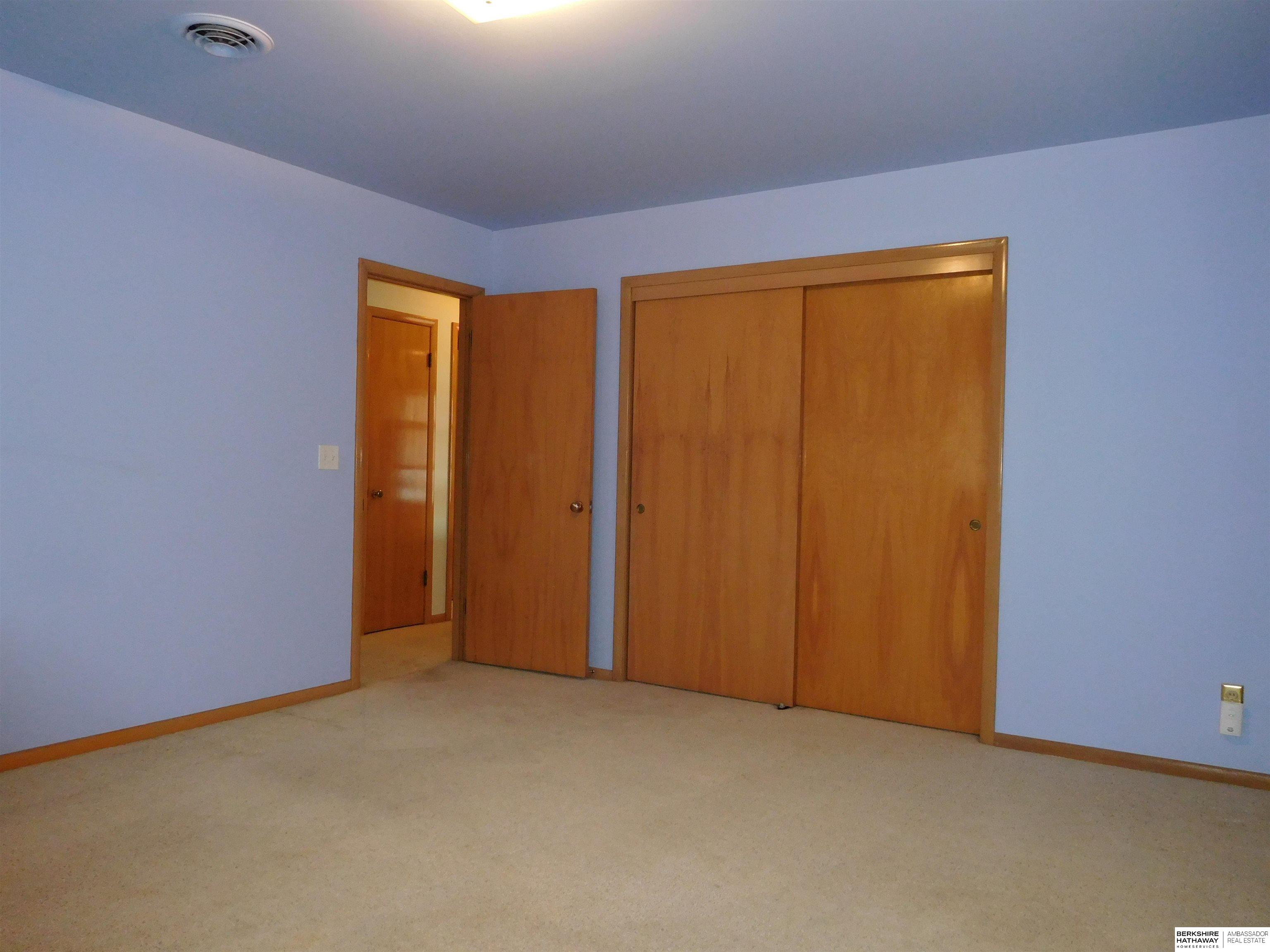 Omaha, Nebraska 68117, United States, 2 Bedrooms Bedrooms, ,2 BathroomsBathrooms,Residential,Pending,8094