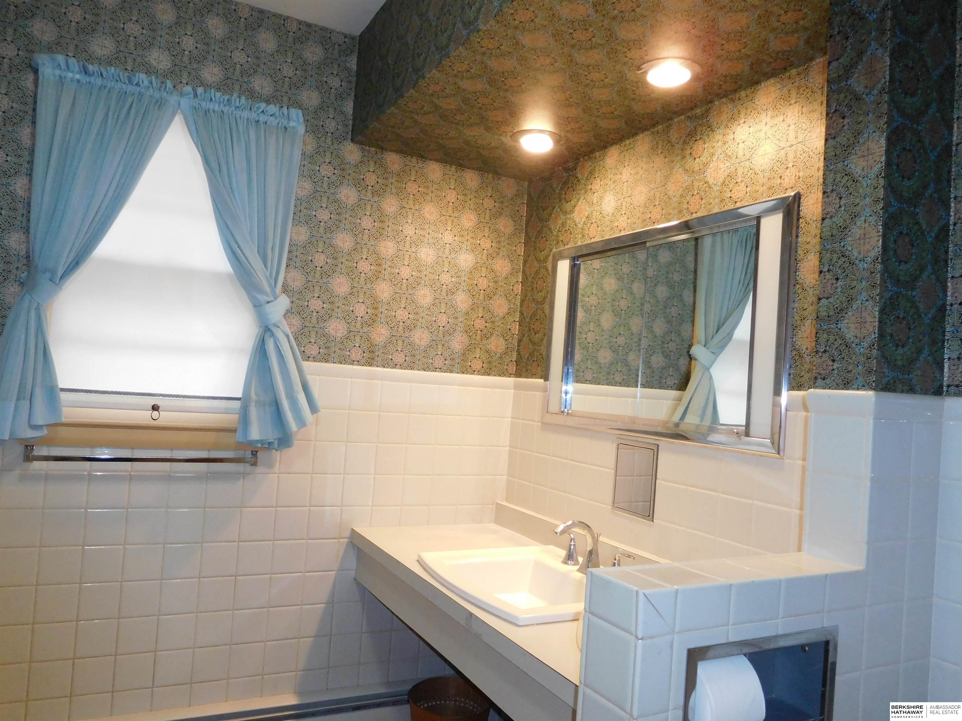 Omaha, Nebraska 68117, United States, 2 Bedrooms Bedrooms, ,2 BathroomsBathrooms,Residential,Pending,8094