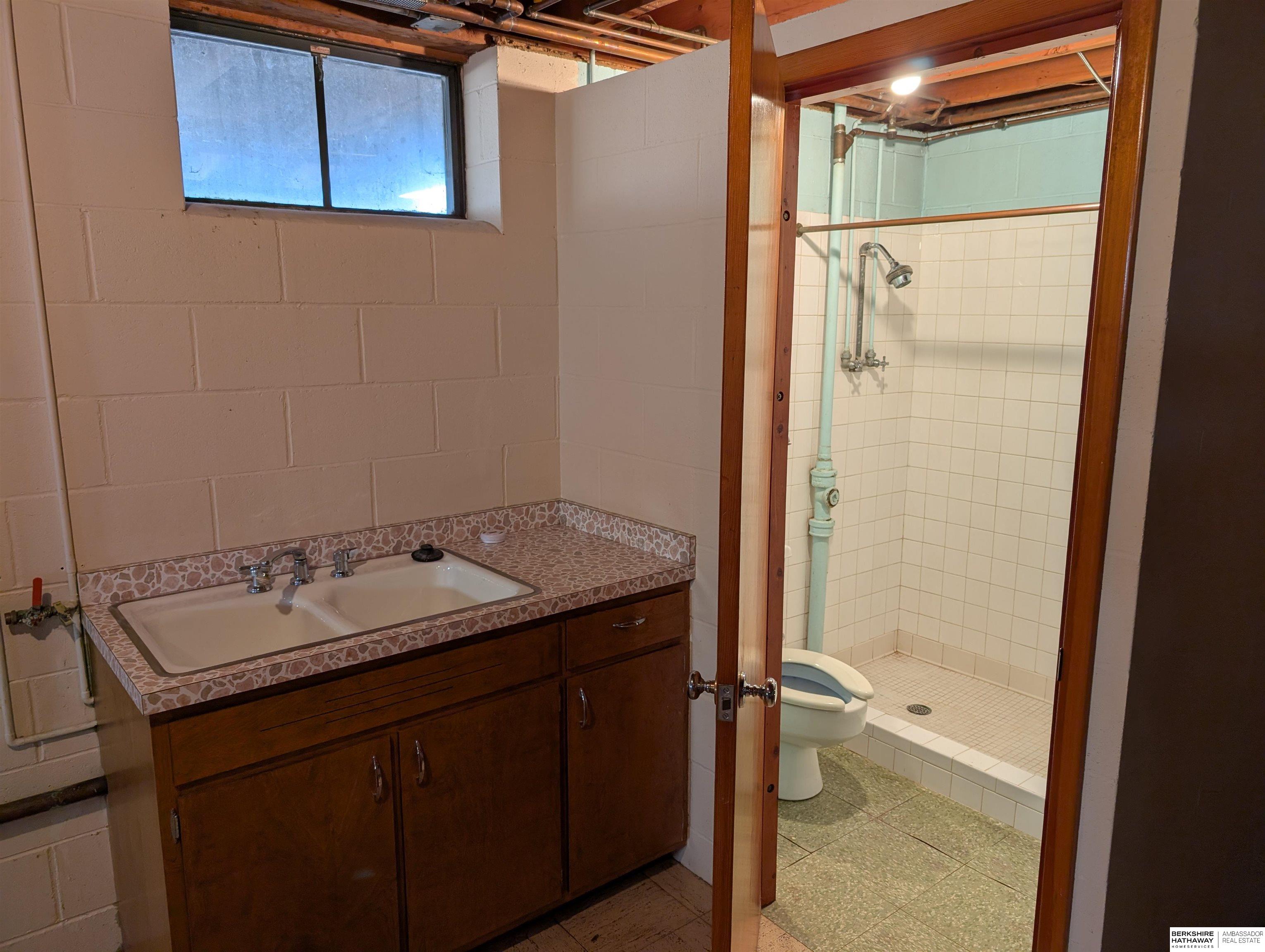 Omaha, Nebraska 68117, United States, 2 Bedrooms Bedrooms, ,2 BathroomsBathrooms,Residential,Pending,8094