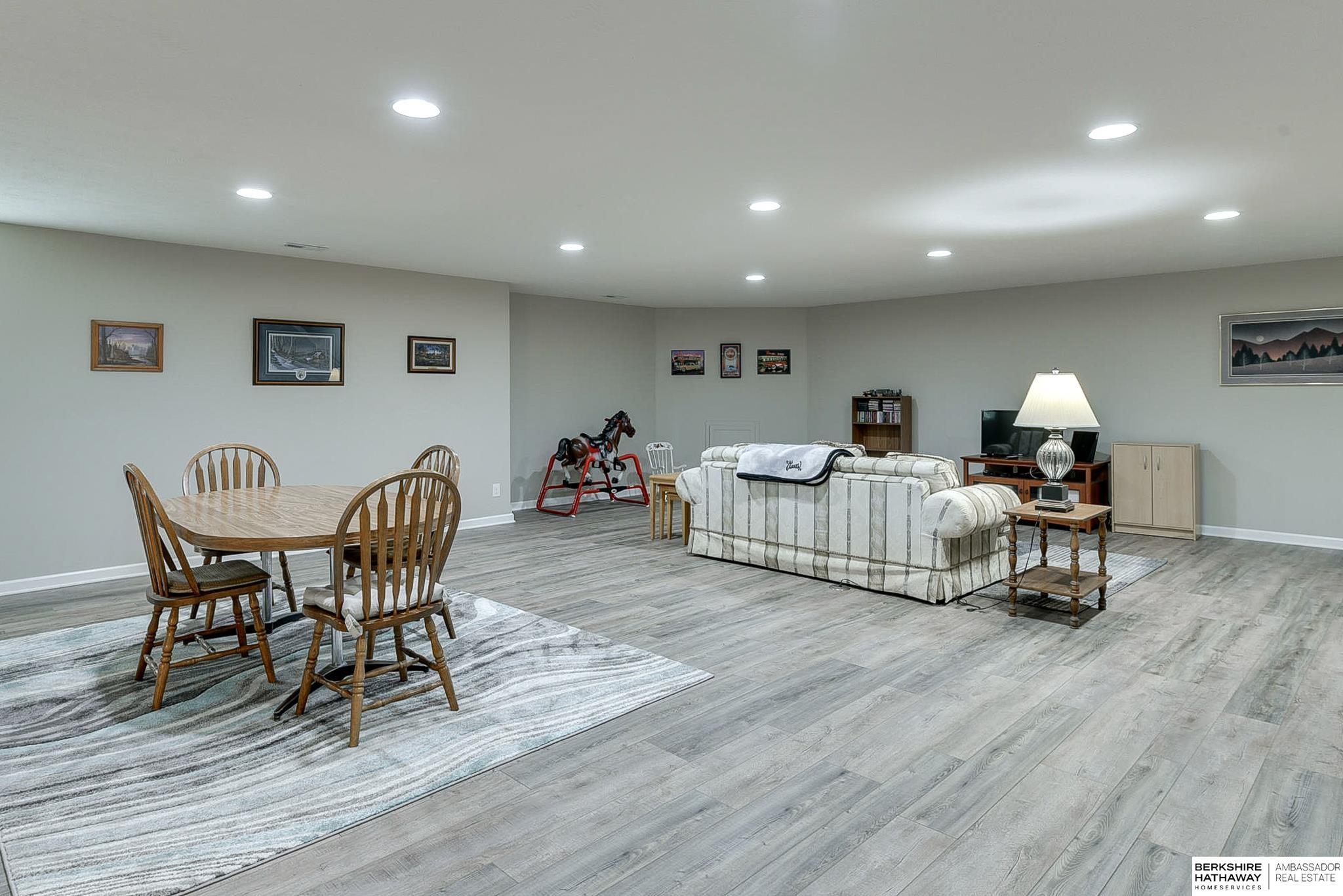 Elkhorn, Nebraska 68022, United States, 3 Bedrooms Bedrooms, ,3 BathroomsBathrooms,Residential,Pending,22183