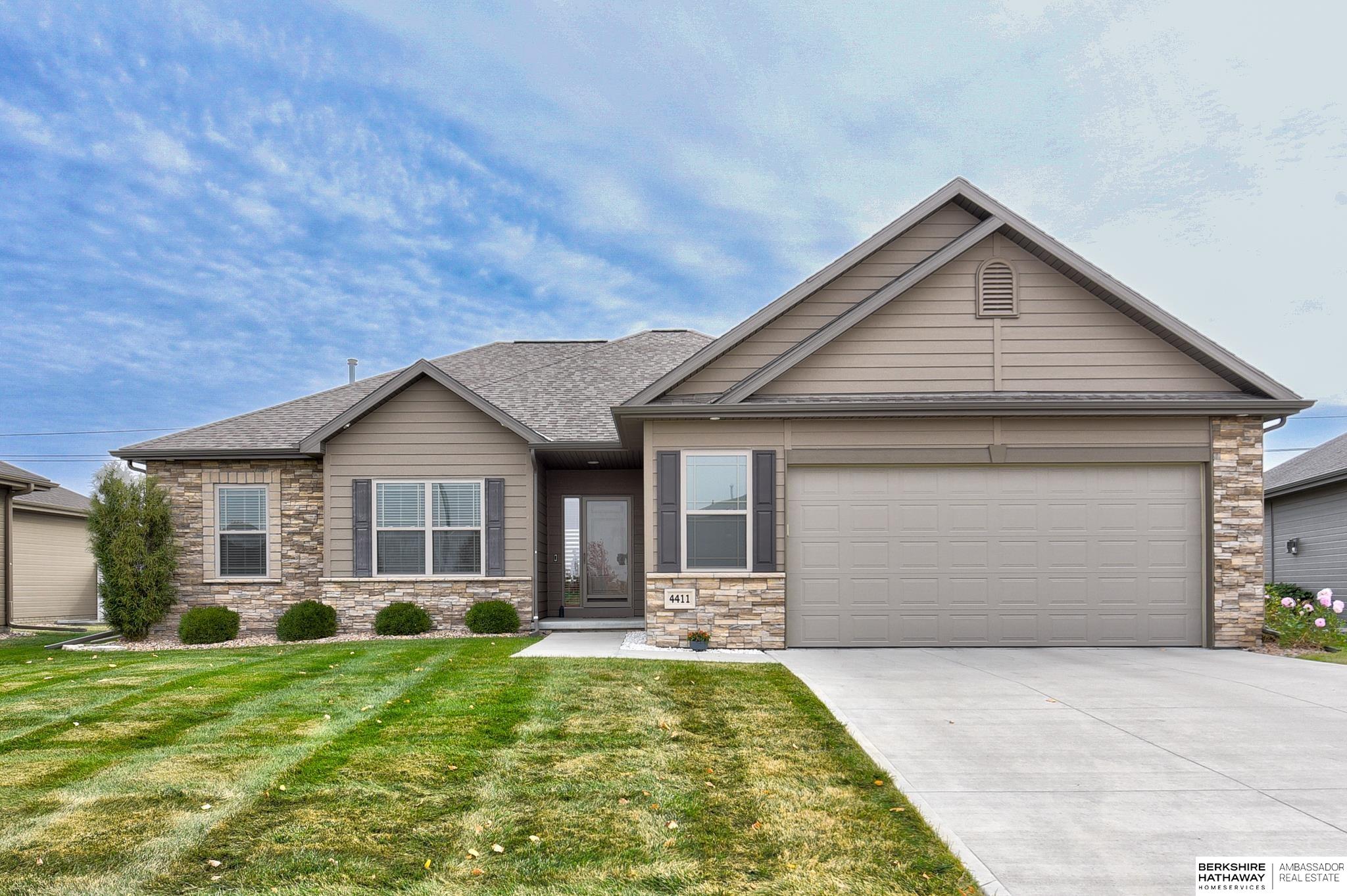 Elkhorn, Nebraska 68022, United States, 3 Bedrooms Bedrooms, ,3 BathroomsBathrooms,Residential,Pending,22183