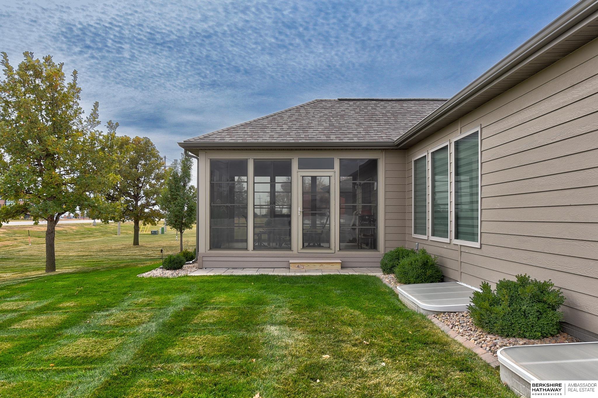 Elkhorn, Nebraska 68022, United States, 3 Bedrooms Bedrooms, ,3 BathroomsBathrooms,Residential,Pending,22183