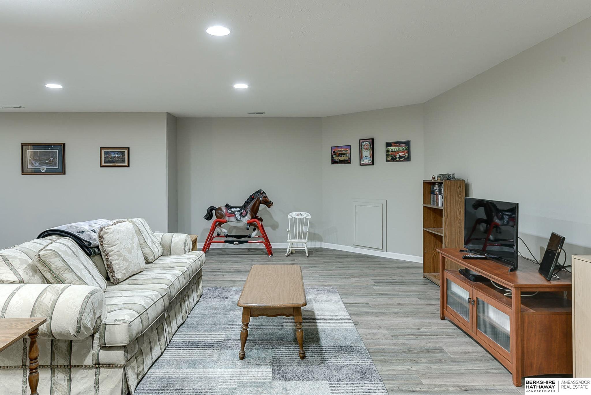 Elkhorn, Nebraska 68022, United States, 3 Bedrooms Bedrooms, ,3 BathroomsBathrooms,Residential,Pending,22183