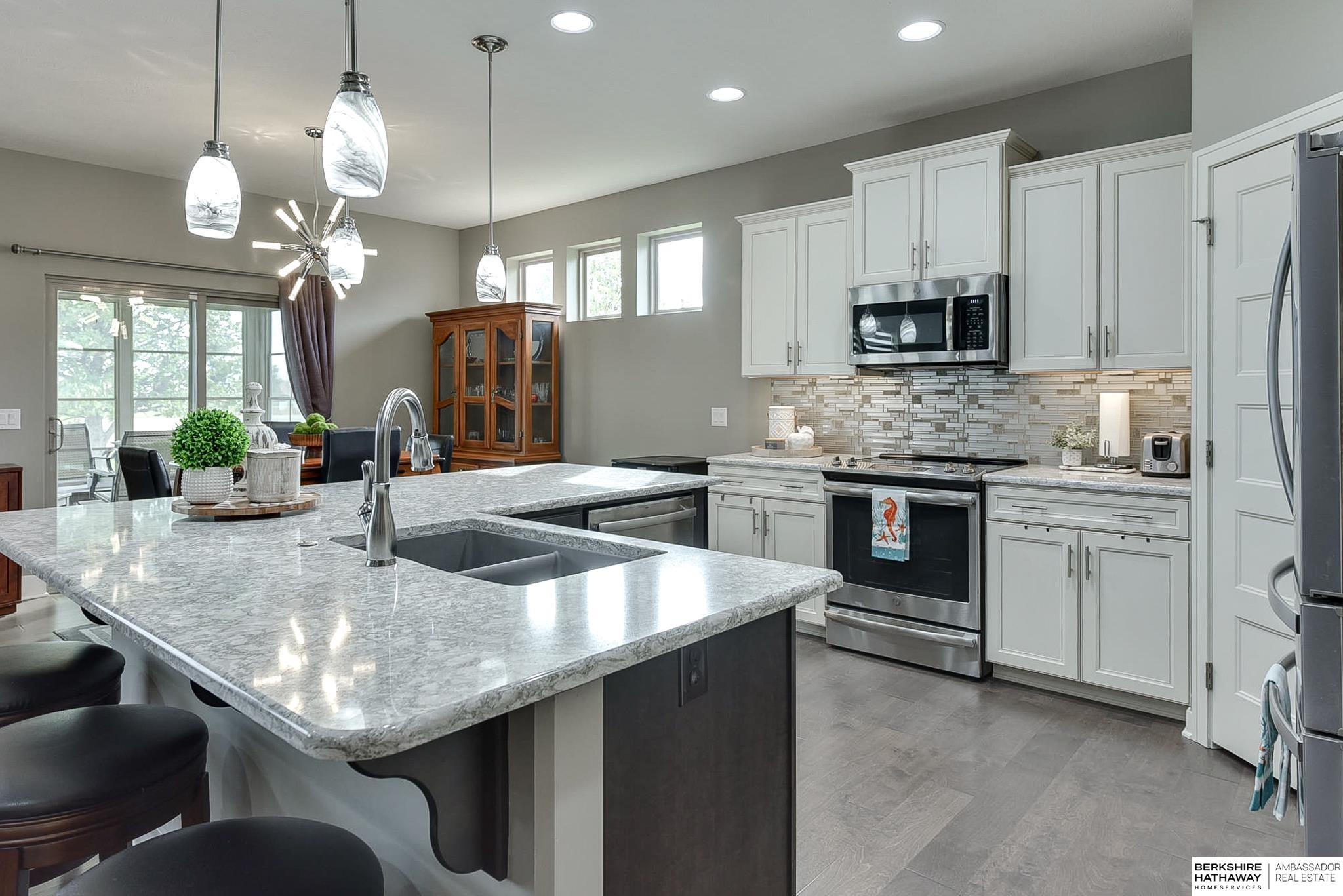 Elkhorn, Nebraska 68022, United States, 3 Bedrooms Bedrooms, ,3 BathroomsBathrooms,Residential,Pending,22183