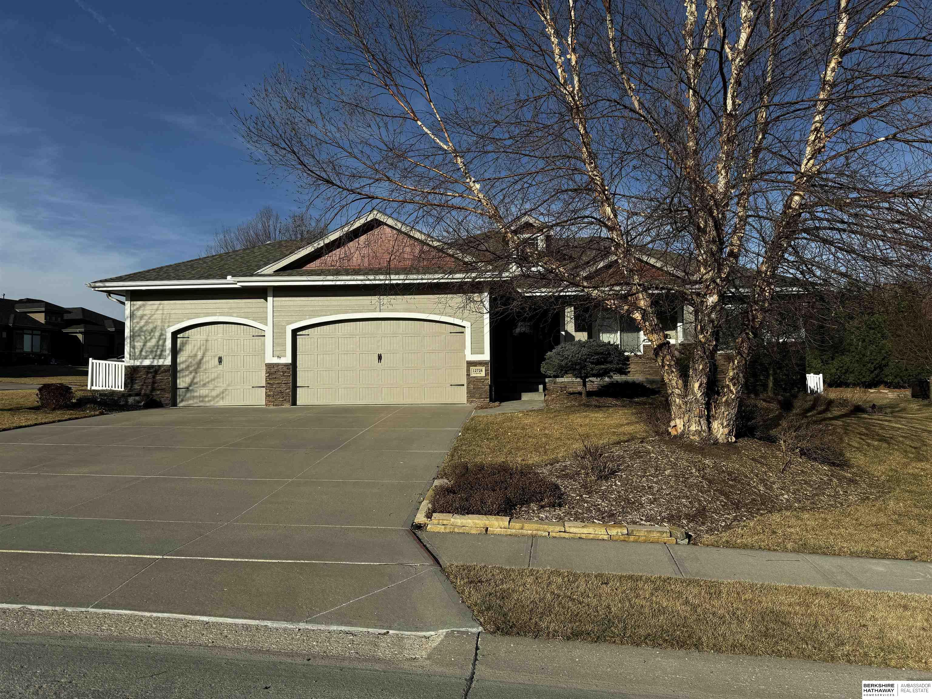 Papillion, Nebraska 68046, United States, 4 Bedrooms Bedrooms, ,3 BathroomsBathrooms,Residential,Pending,95370