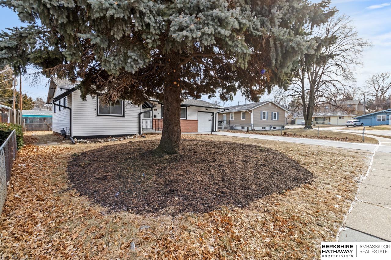 Omaha, Nebraska 68106, United States, 3 Bedrooms Bedrooms, ,2 BathroomsBathrooms,Residential,Pending,14520