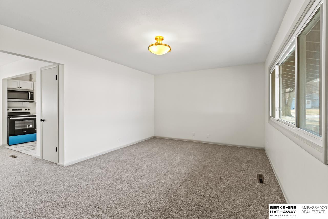 Omaha, Nebraska 68106, United States, 3 Bedrooms Bedrooms, ,2 BathroomsBathrooms,Residential,Pending,14520