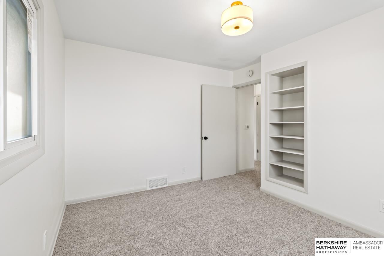 Omaha, Nebraska 68106, United States, 3 Bedrooms Bedrooms, ,2 BathroomsBathrooms,Residential,Pending,14520