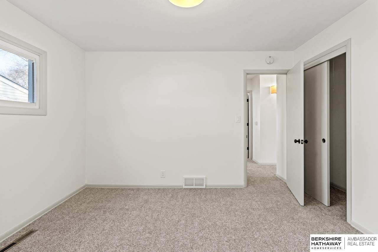 Omaha, Nebraska 68106, United States, 3 Bedrooms Bedrooms, ,2 BathroomsBathrooms,Residential,Pending,14520