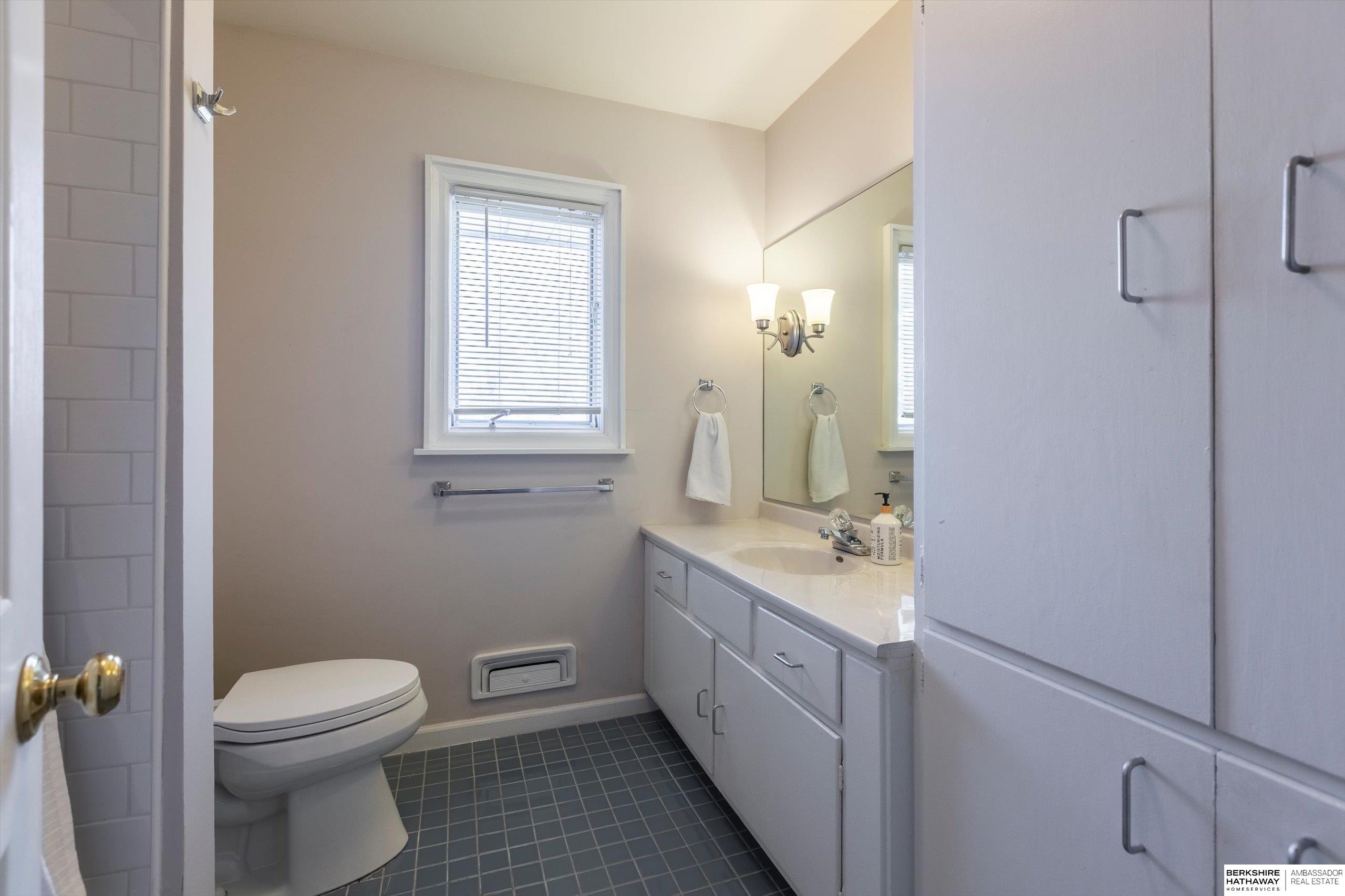 Omaha, Nebraska 68132, United States, 3 Bedrooms Bedrooms, ,3 BathroomsBathrooms,Residential,Pending,110855