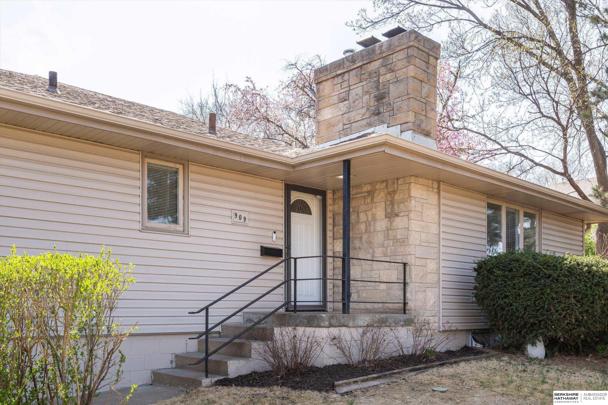 Omaha, Nebraska 68132, United States, 3 Bedrooms Bedrooms, ,3 BathroomsBathrooms,Residential,Pending,110855