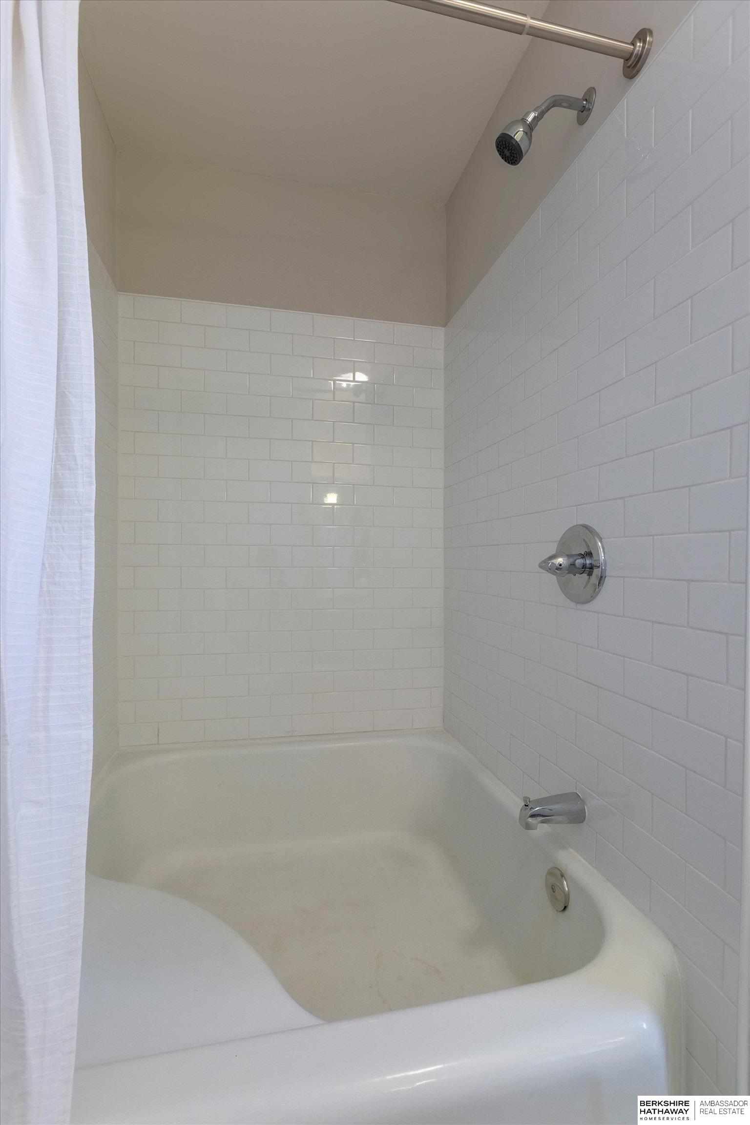 Omaha, Nebraska 68132, United States, 3 Bedrooms Bedrooms, ,3 BathroomsBathrooms,Residential,Pending,110855