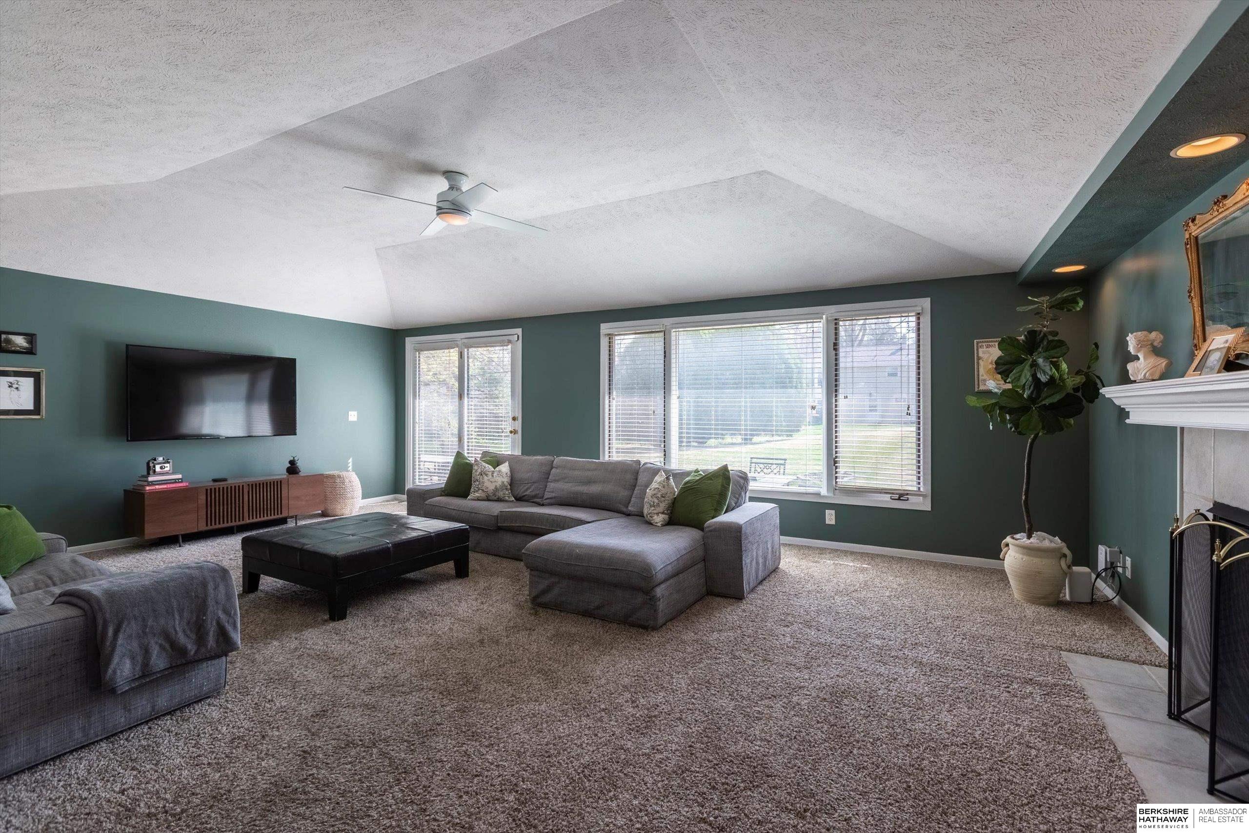 Omaha, Nebraska 68132, United States, 3 Bedrooms Bedrooms, ,3 BathroomsBathrooms,Residential,Pending,110855