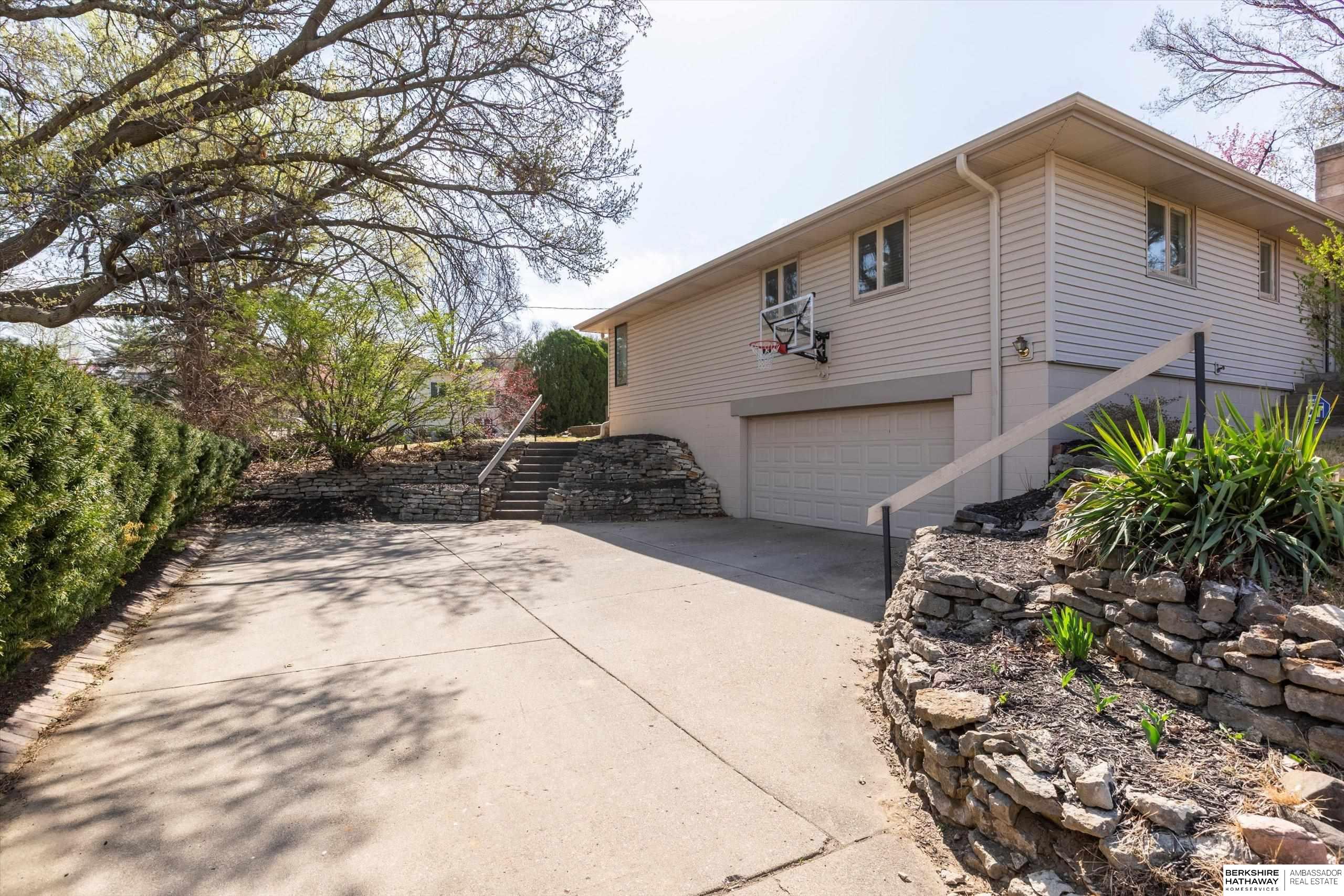 Omaha, Nebraska 68132, United States, 3 Bedrooms Bedrooms, ,3 BathroomsBathrooms,Residential,Pending,110855