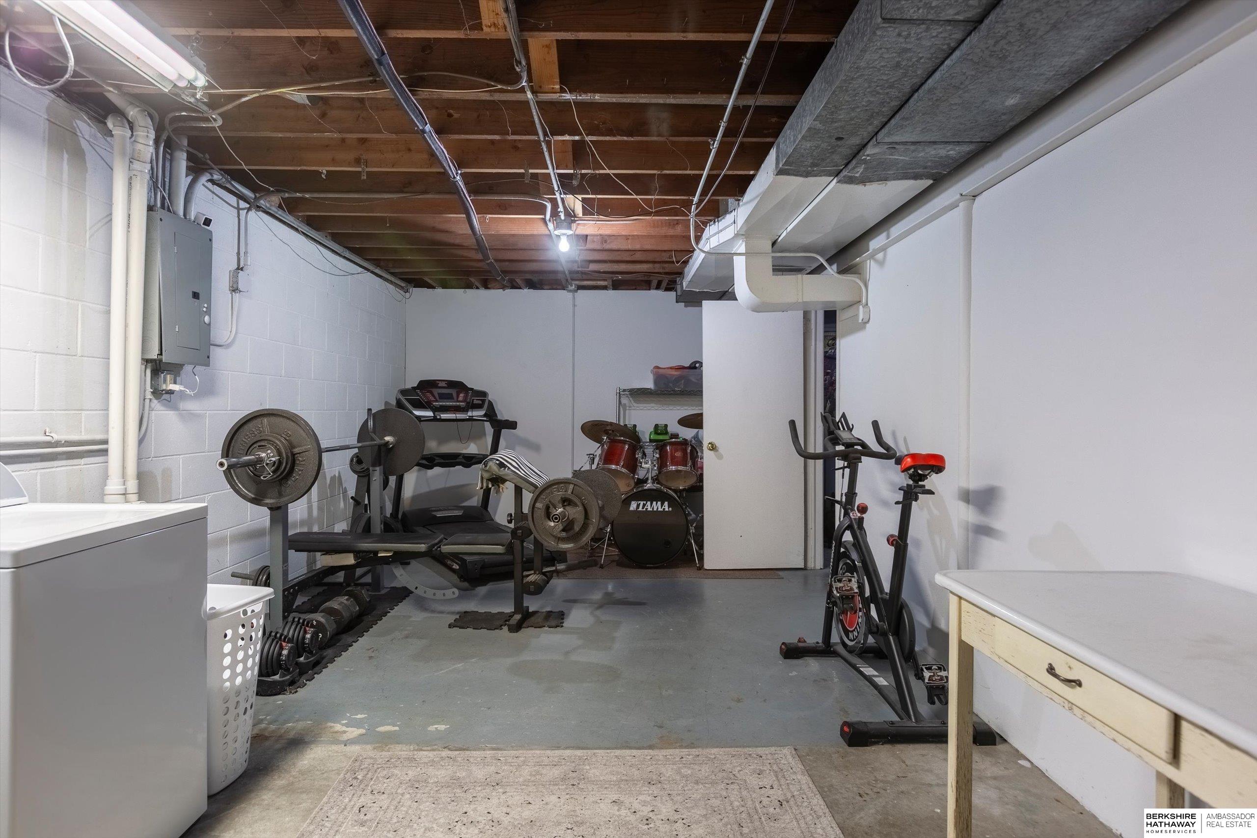 Omaha, Nebraska 68132, United States, 3 Bedrooms Bedrooms, ,3 BathroomsBathrooms,Residential,Pending,110855