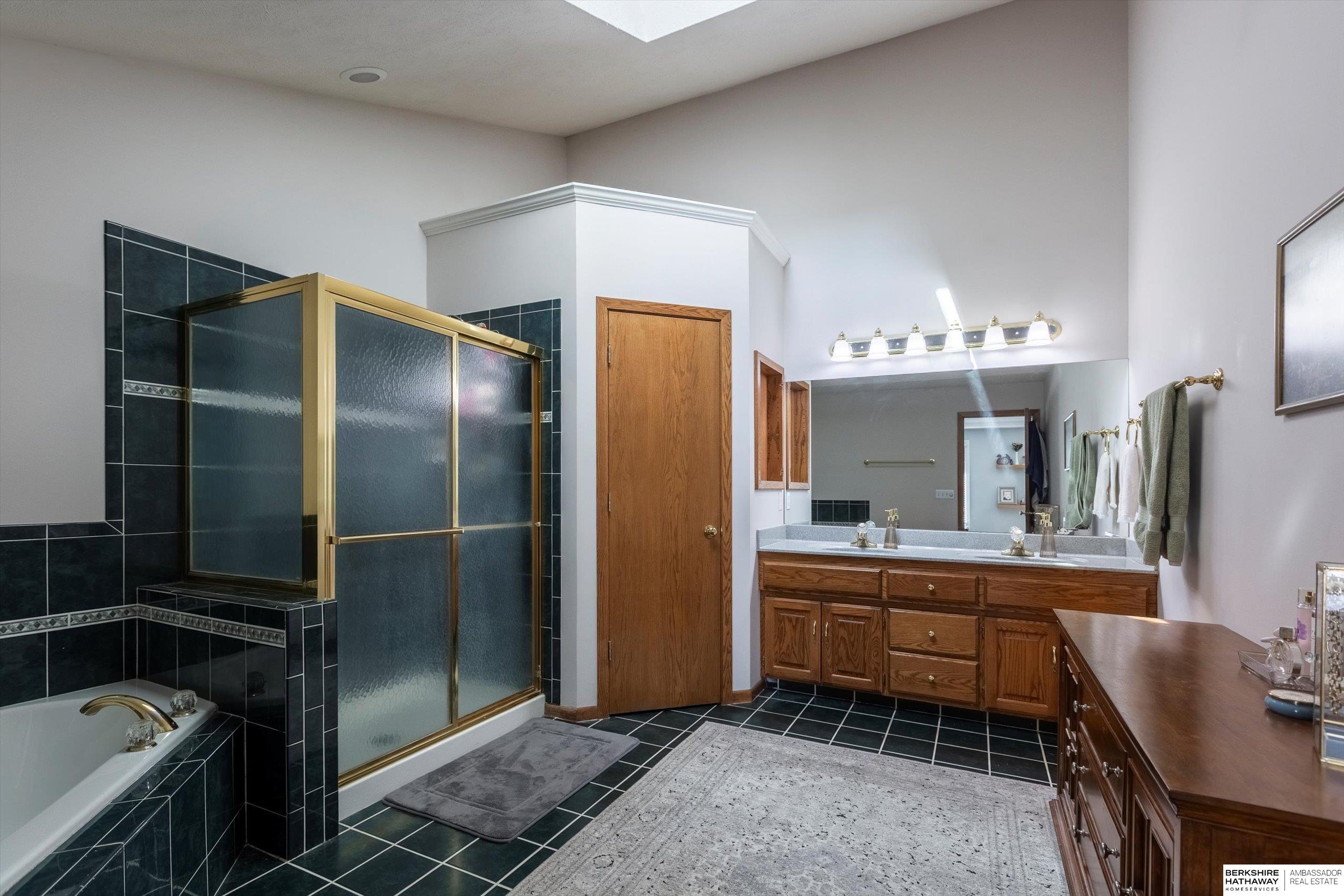 Omaha, Nebraska 68132, United States, 3 Bedrooms Bedrooms, ,3 BathroomsBathrooms,Residential,Pending,110855