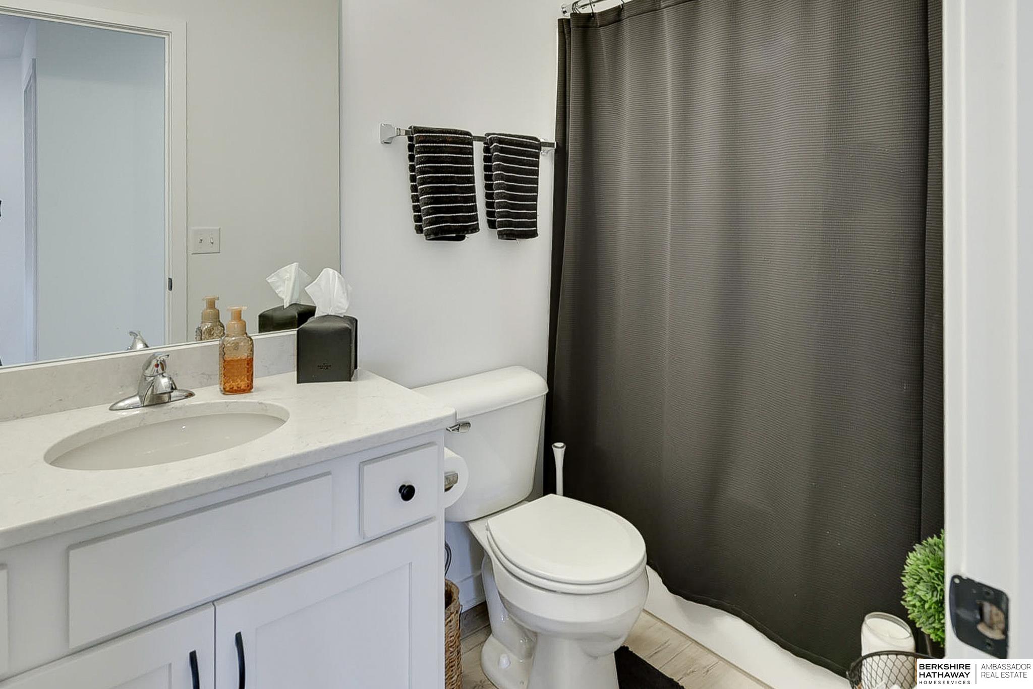 Omaha, Nebraska 68116, United States, 3 Bedrooms Bedrooms, ,3 BathroomsBathrooms,Residential,Pending,115368