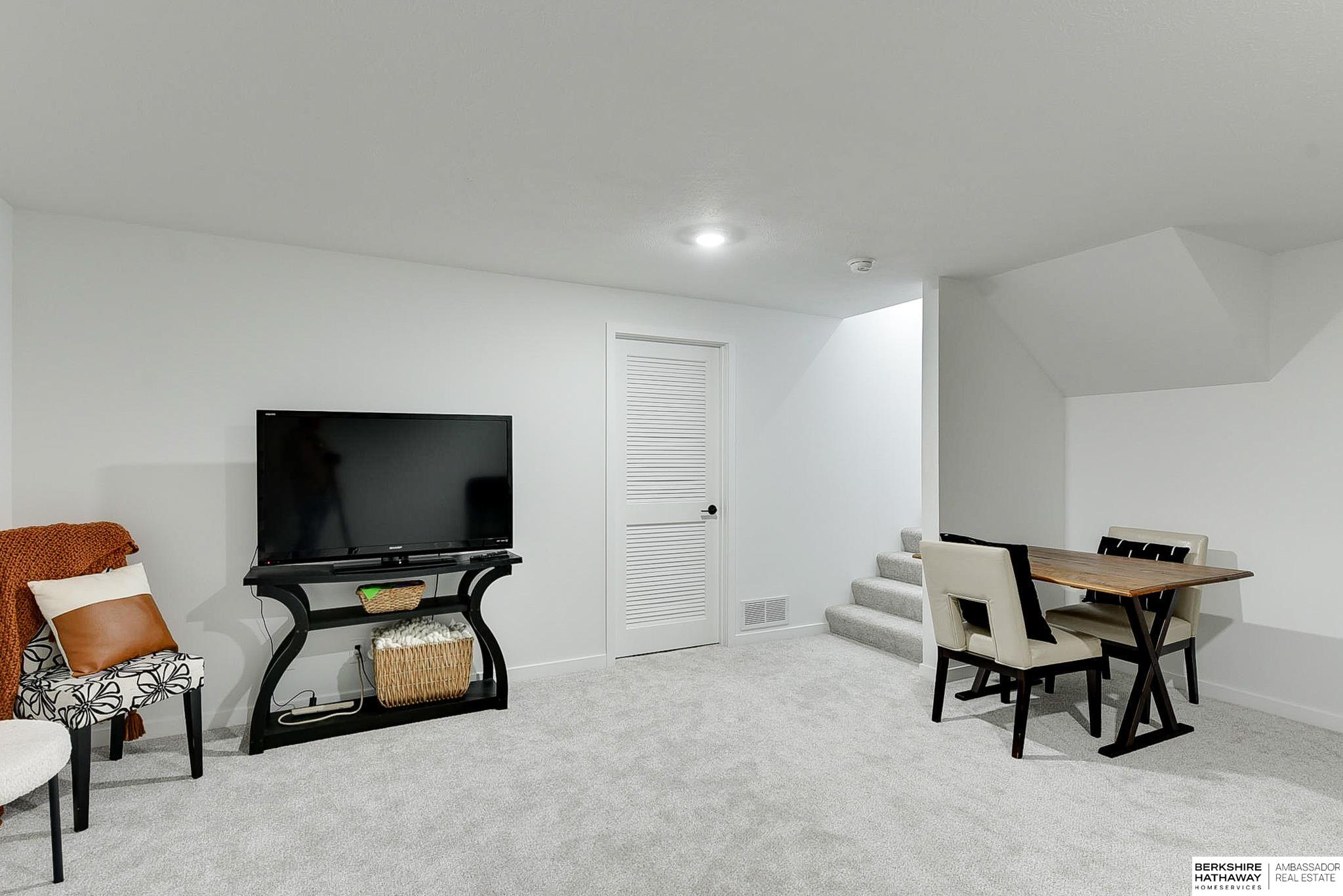 Omaha, Nebraska 68116, United States, 3 Bedrooms Bedrooms, ,3 BathroomsBathrooms,Residential,Pending,115368