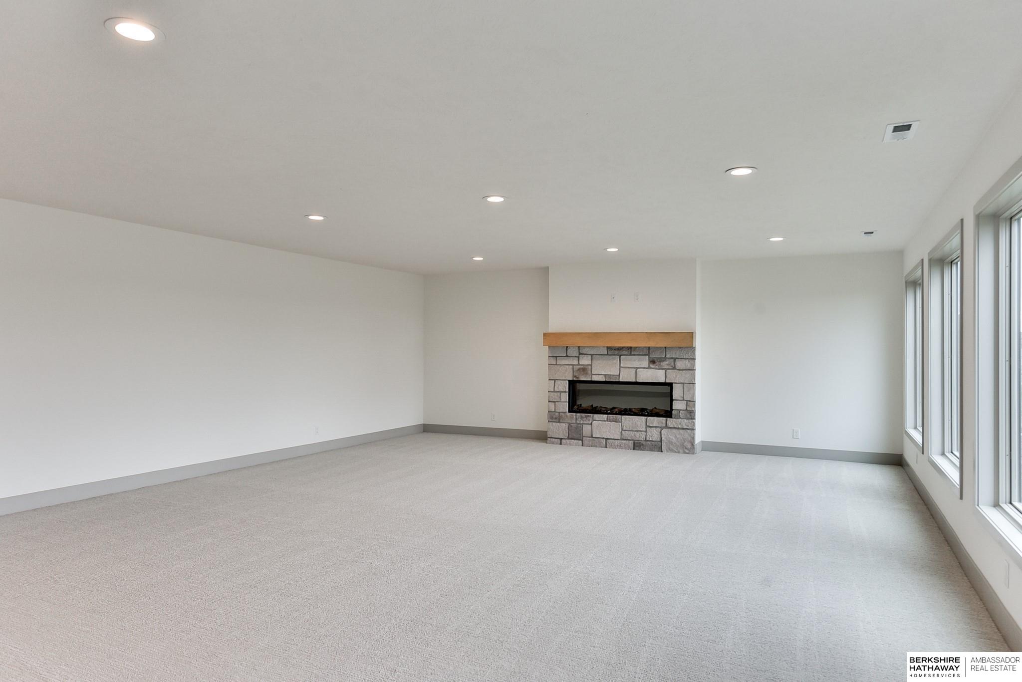 Omaha, Nebraska 68138, United States, 4 Bedrooms Bedrooms, ,3 BathroomsBathrooms,Residential,Active,40630