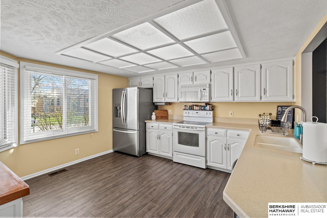 Omaha, Nebraska 68135, United States, 3 Bedrooms Bedrooms, ,3 BathroomsBathrooms,Residential,Pending,120039