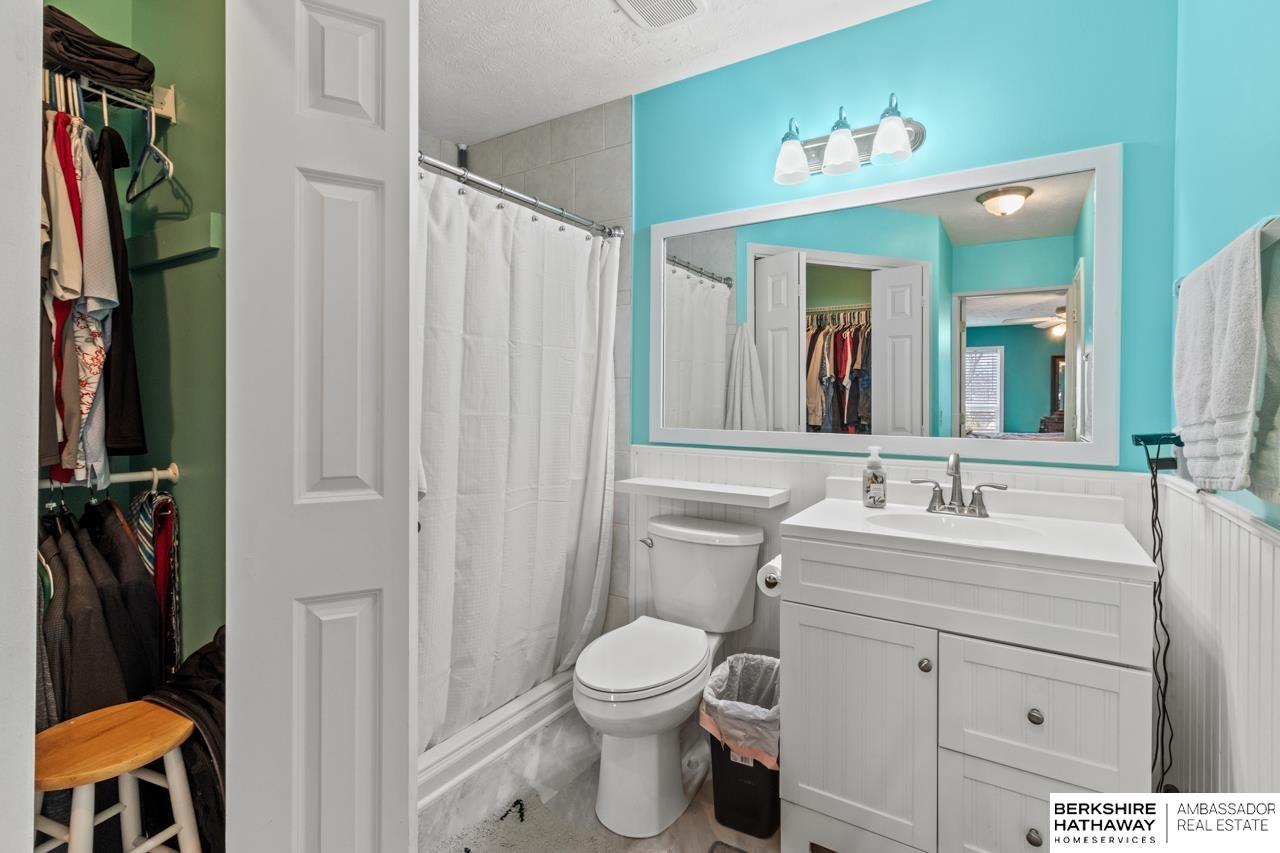 Omaha, Nebraska 68135, United States, 3 Bedrooms Bedrooms, ,3 BathroomsBathrooms,Residential,Pending,120039