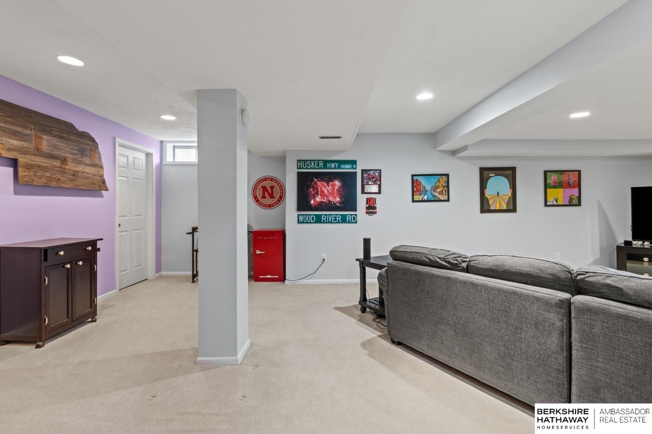 Omaha, Nebraska 68135, United States, 3 Bedrooms Bedrooms, ,3 BathroomsBathrooms,Residential,Pending,120039