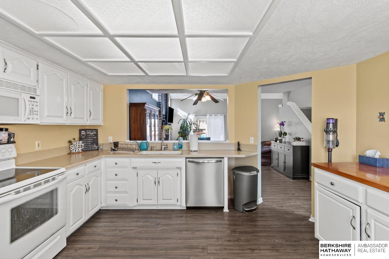 Omaha, Nebraska 68135, United States, 3 Bedrooms Bedrooms, ,3 BathroomsBathrooms,Residential,Pending,120039