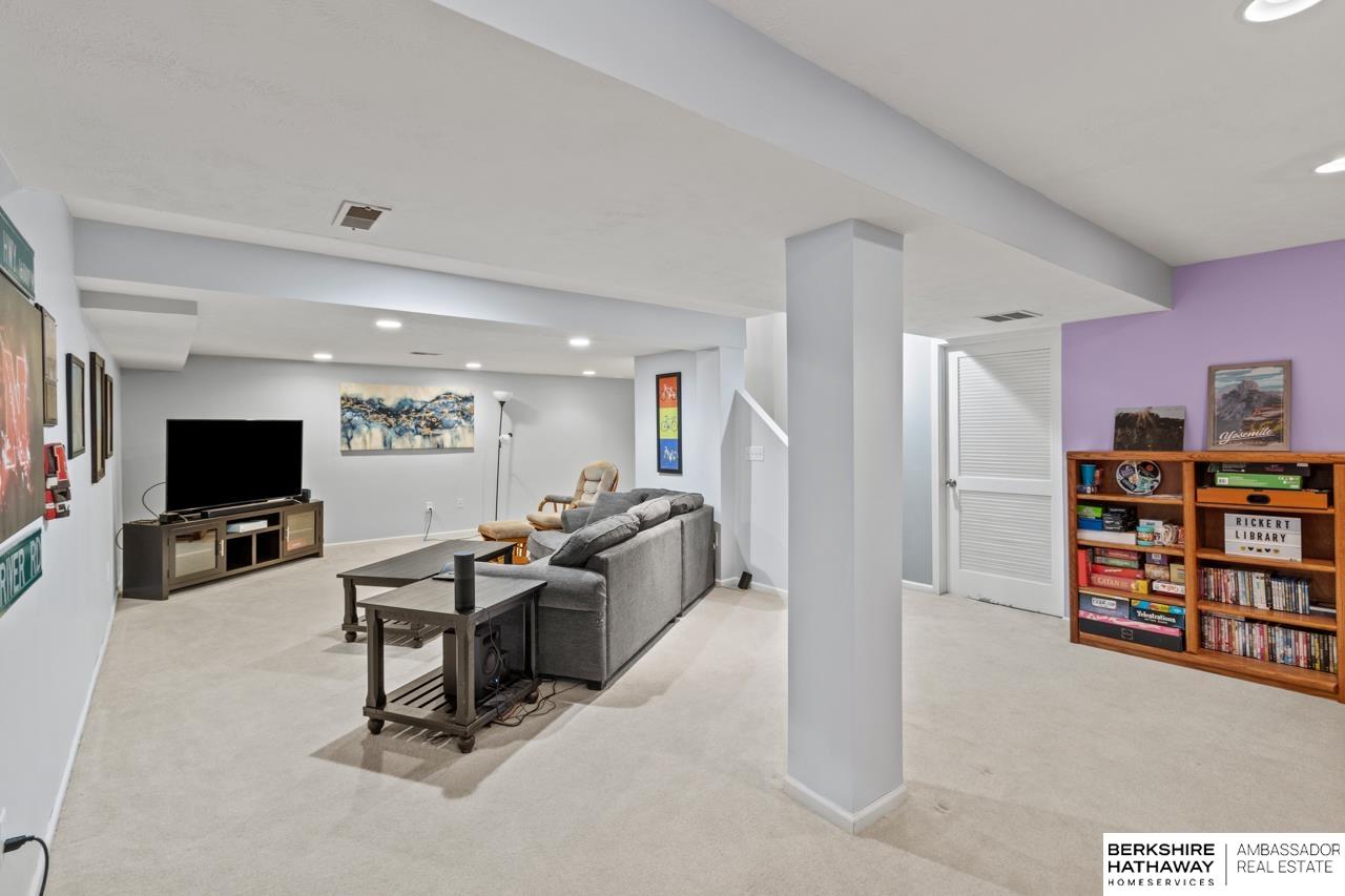 Omaha, Nebraska 68135, United States, 3 Bedrooms Bedrooms, ,3 BathroomsBathrooms,Residential,Pending,120039