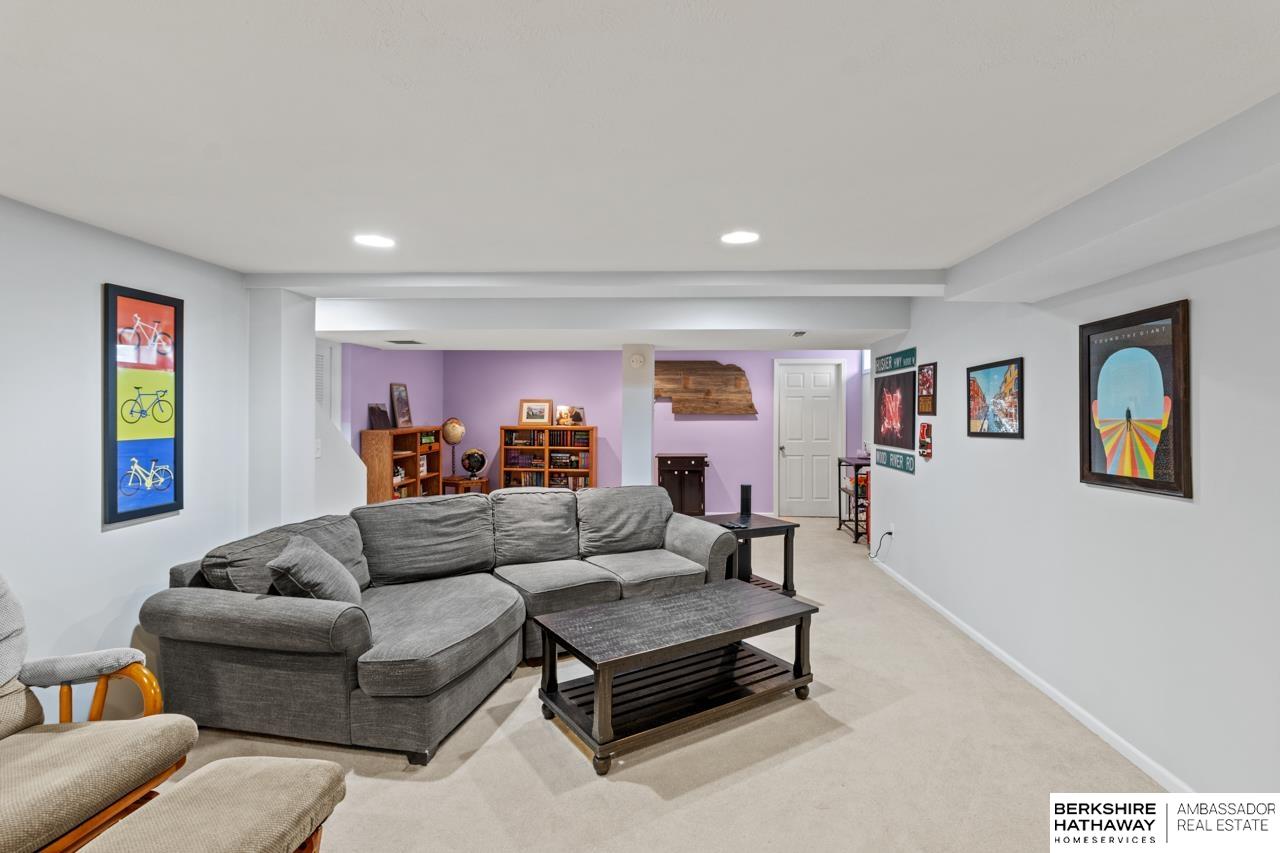 Omaha, Nebraska 68135, United States, 3 Bedrooms Bedrooms, ,3 BathroomsBathrooms,Residential,Pending,120039