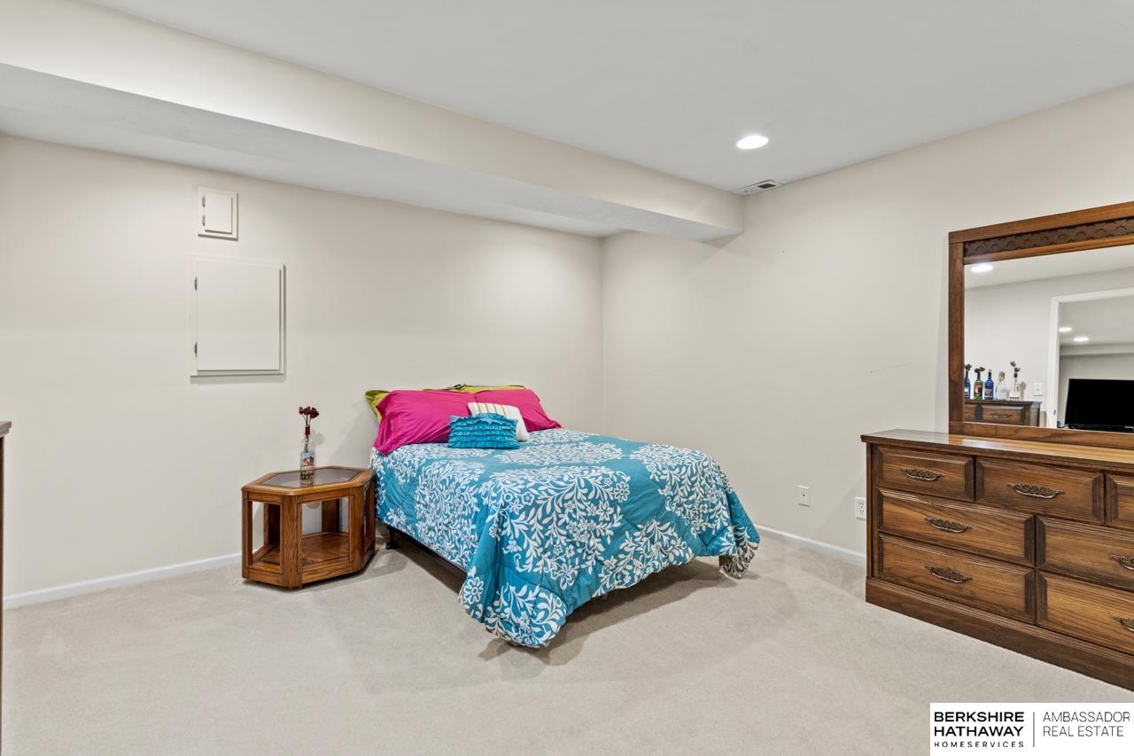 Omaha, Nebraska 68135, United States, 3 Bedrooms Bedrooms, ,3 BathroomsBathrooms,Residential,Pending,120039