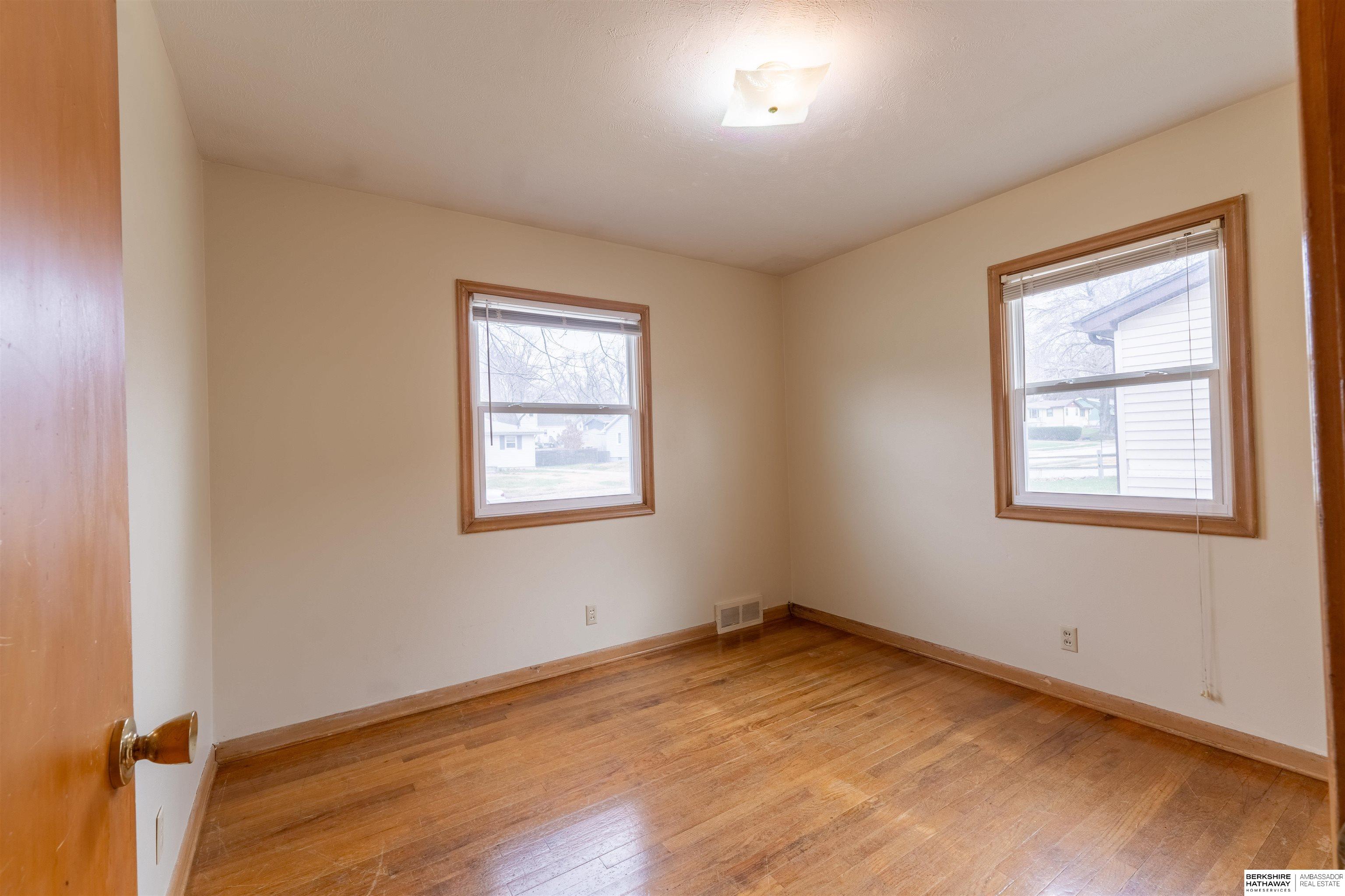 Omaha, Nebraska 68124, United States, 3 Bedrooms Bedrooms, ,2 BathroomsBathrooms,Residential,Pending,100482