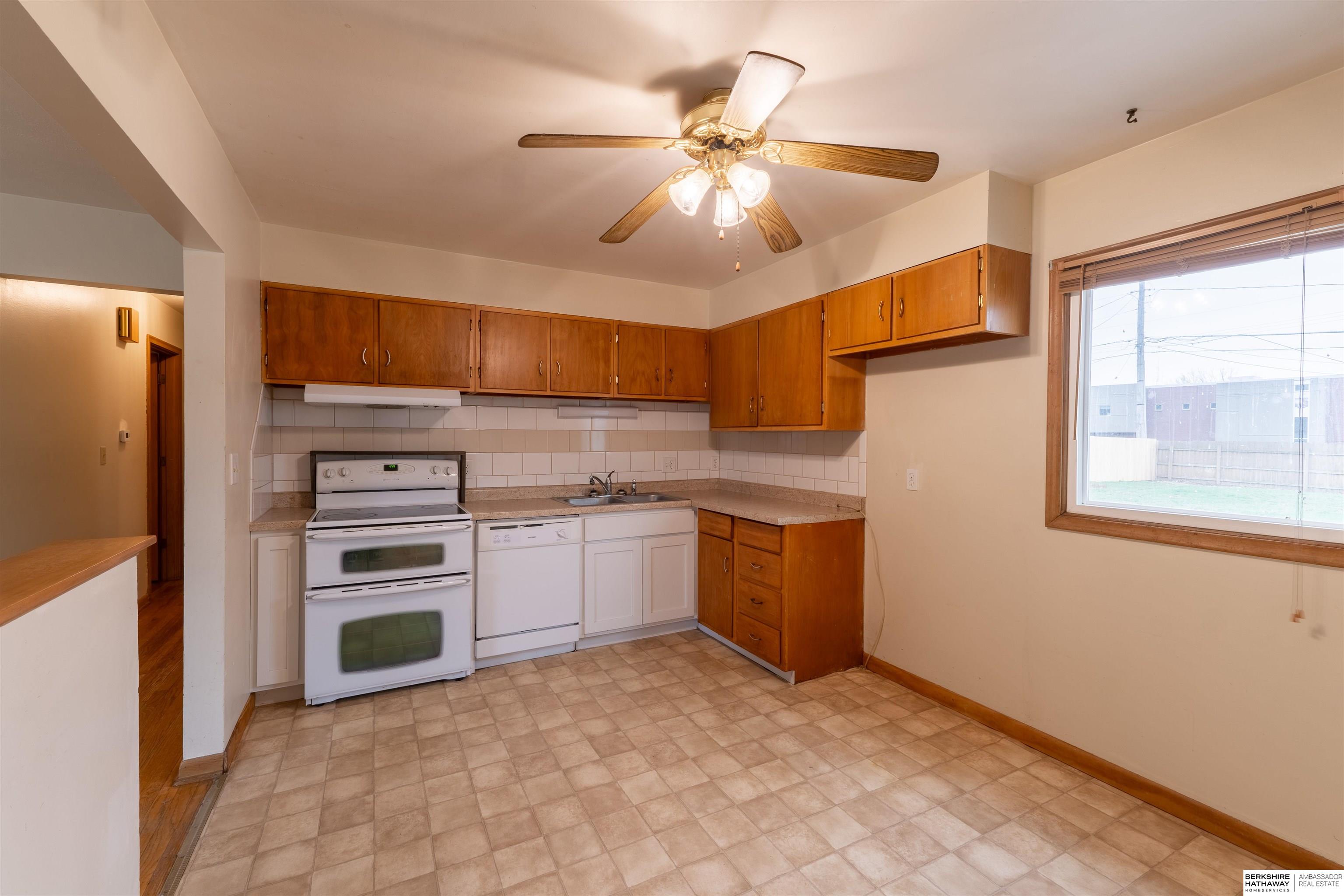 Omaha, Nebraska 68124, United States, 3 Bedrooms Bedrooms, ,2 BathroomsBathrooms,Residential,Pending,100482