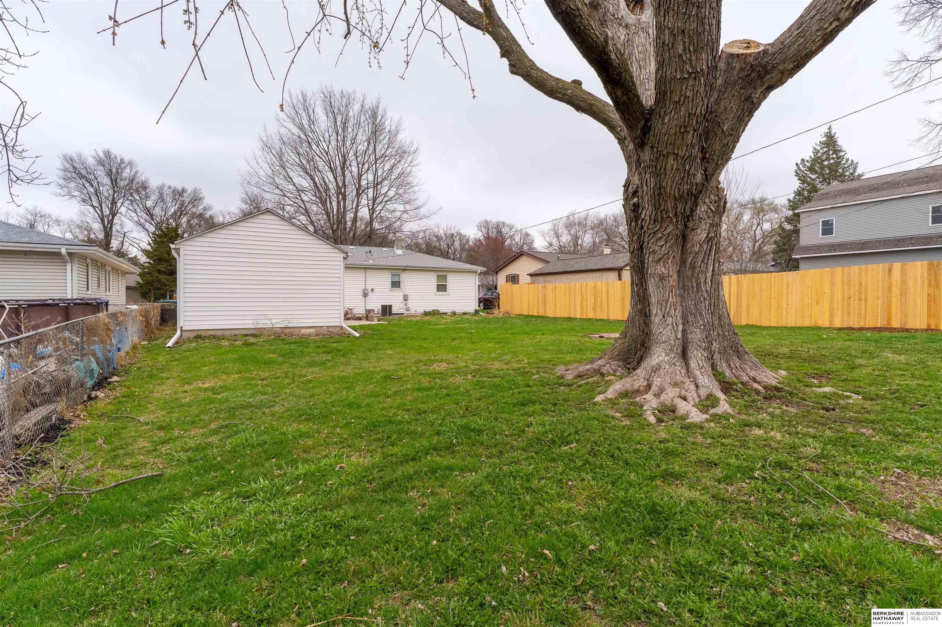 Omaha, Nebraska 68124, United States, 3 Bedrooms Bedrooms, ,2 BathroomsBathrooms,Residential,Pending,100482