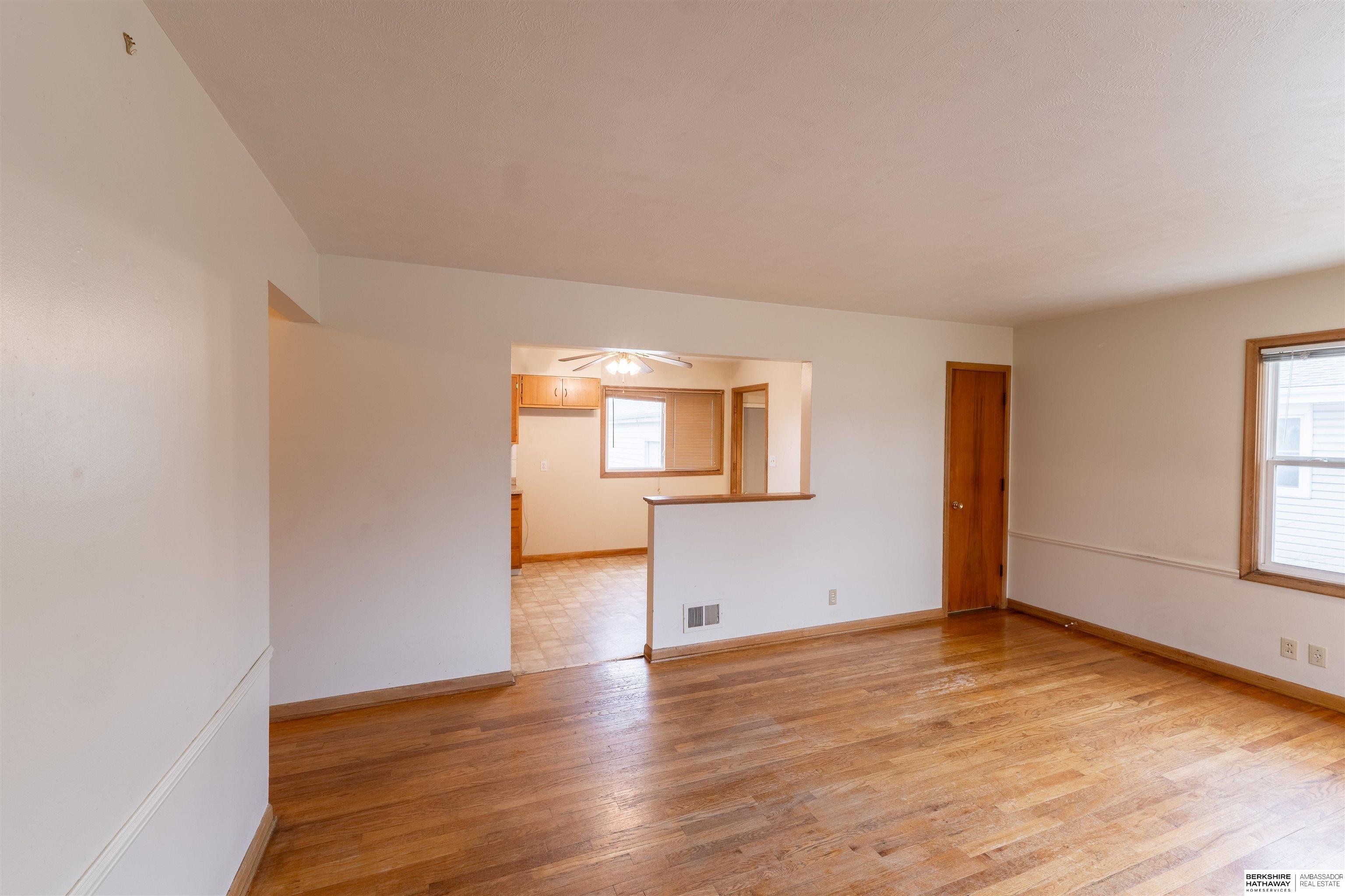 Omaha, Nebraska 68124, United States, 3 Bedrooms Bedrooms, ,2 BathroomsBathrooms,Residential,Pending,100482