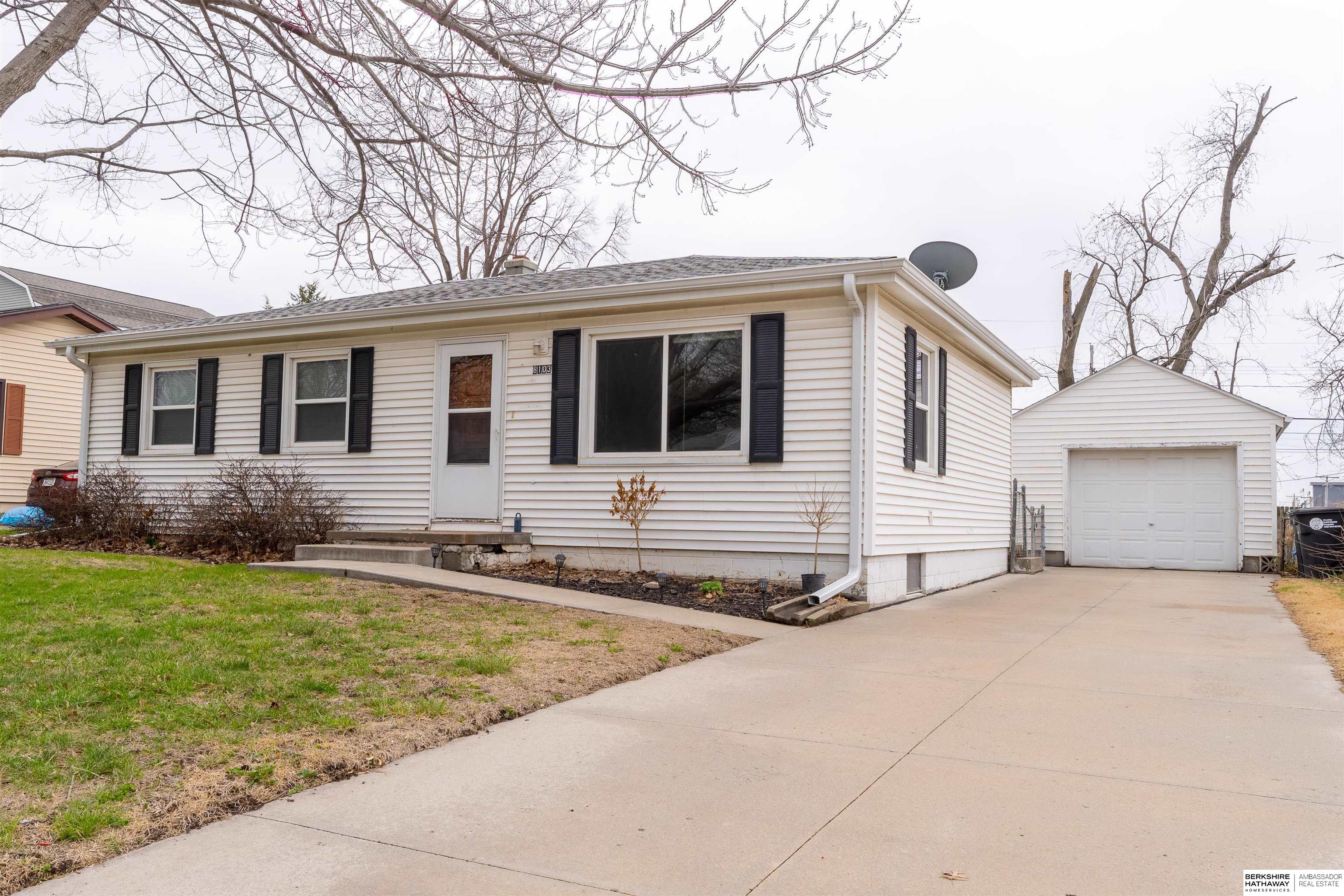 Omaha, Nebraska 68124, United States, 3 Bedrooms Bedrooms, ,2 BathroomsBathrooms,Residential,Pending,100482