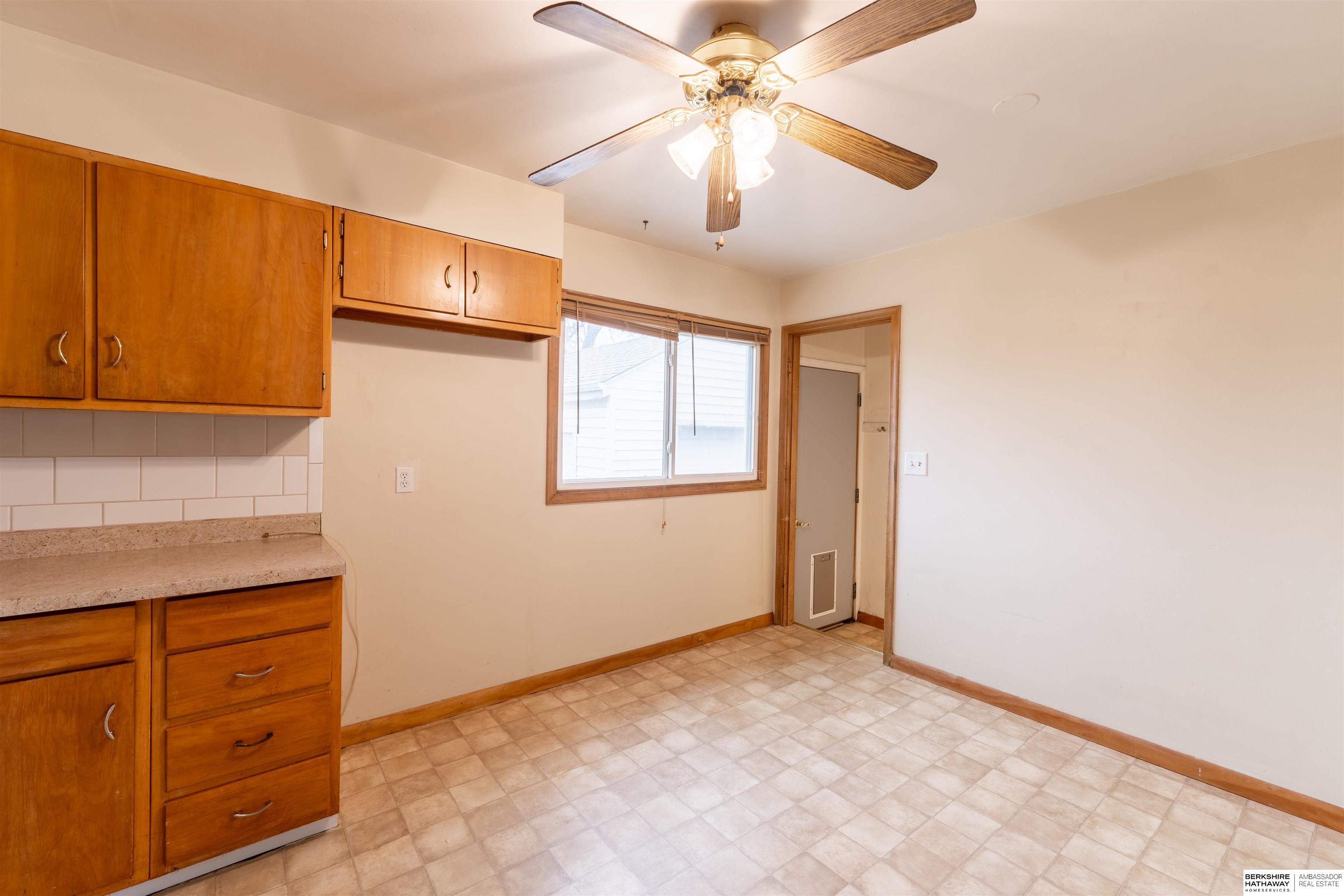 Omaha, Nebraska 68124, United States, 3 Bedrooms Bedrooms, ,2 BathroomsBathrooms,Residential,Pending,100482