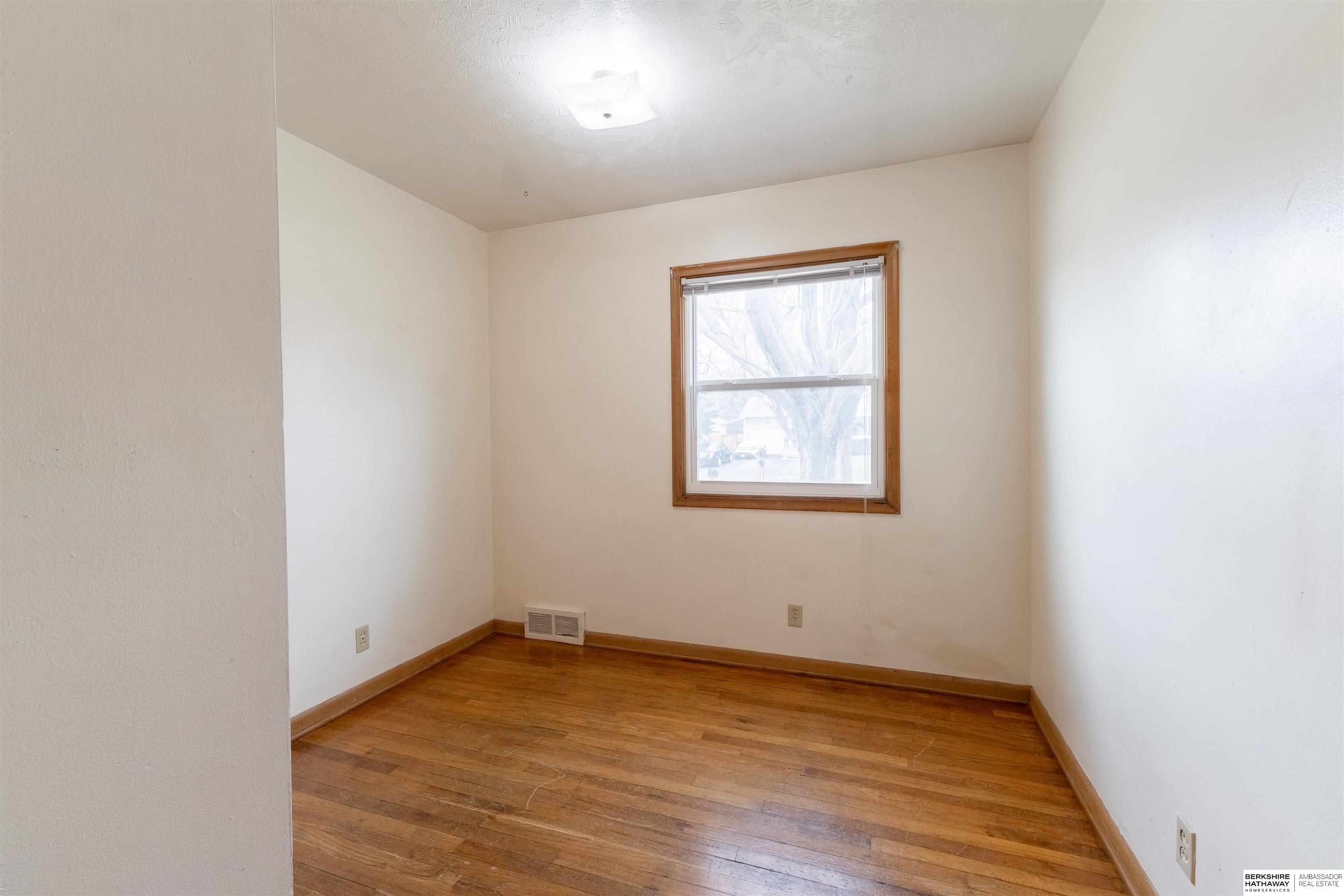 Omaha, Nebraska 68124, United States, 3 Bedrooms Bedrooms, ,2 BathroomsBathrooms,Residential,Pending,100482