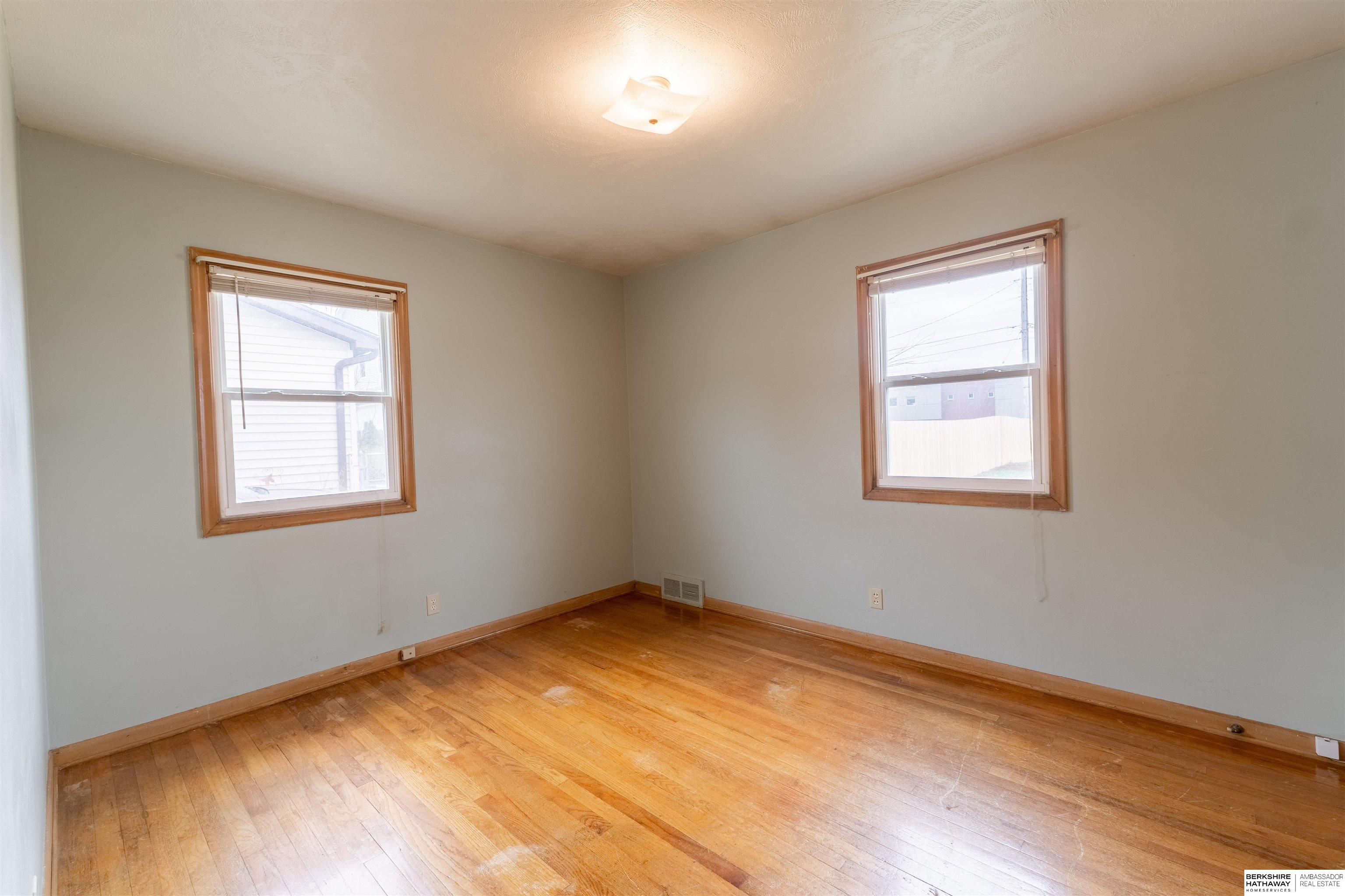 Omaha, Nebraska 68124, United States, 3 Bedrooms Bedrooms, ,2 BathroomsBathrooms,Residential,Pending,100482