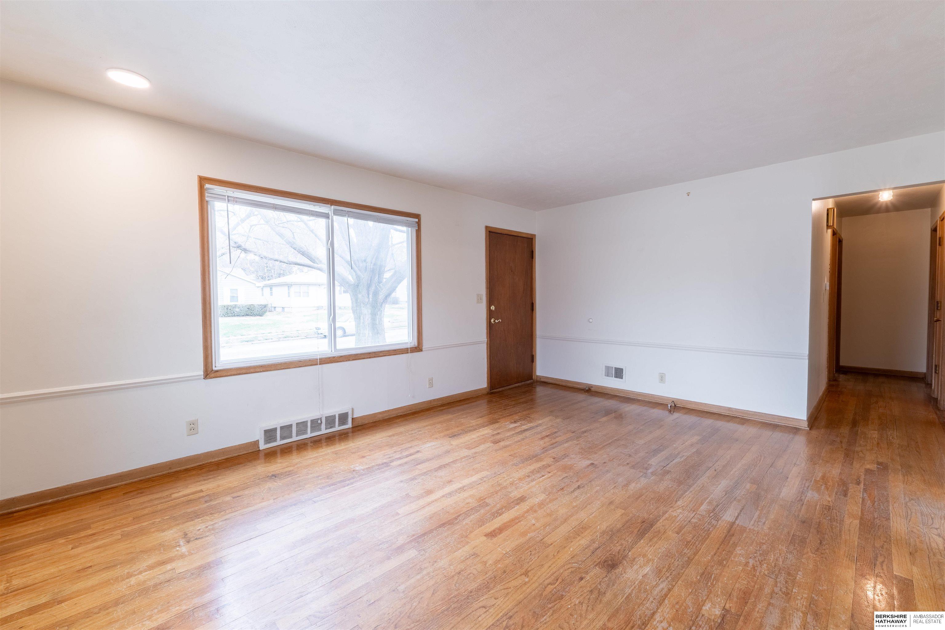 Omaha, Nebraska 68124, United States, 3 Bedrooms Bedrooms, ,2 BathroomsBathrooms,Residential,Pending,100482