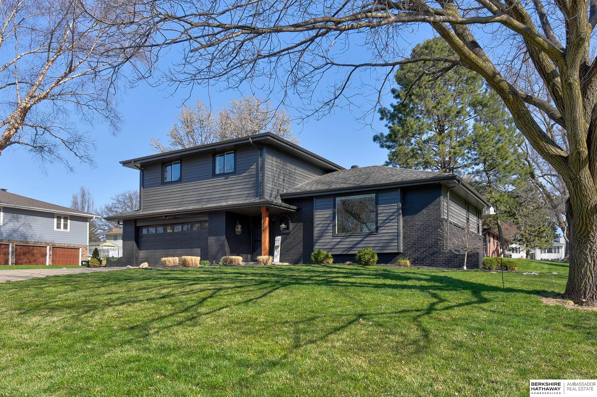 Elkhorn, Nebraska 68022, United States, 4 Bedrooms Bedrooms, ,3 BathroomsBathrooms,Residential,Pending,105746