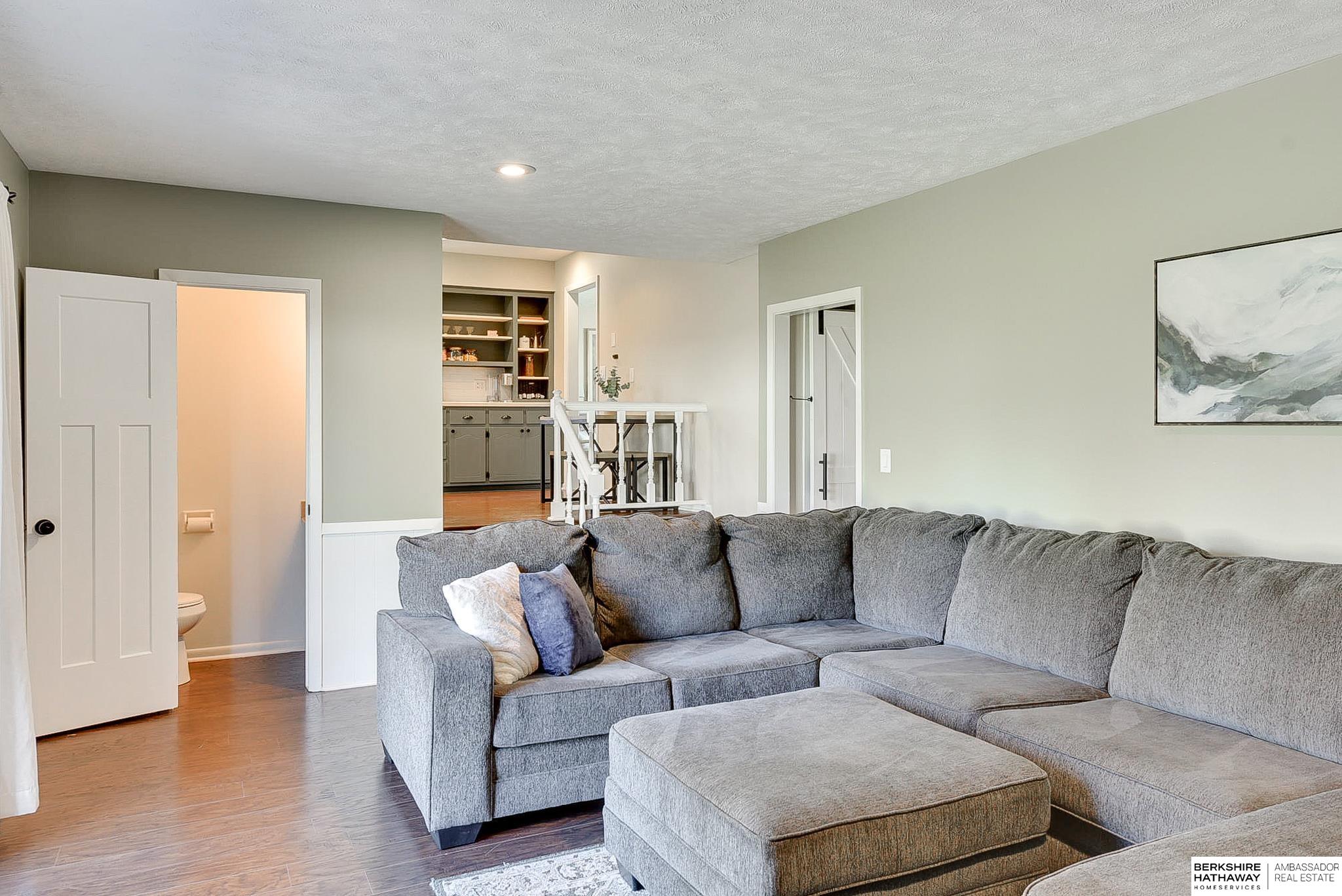 Elkhorn, Nebraska 68022, United States, 4 Bedrooms Bedrooms, ,3 BathroomsBathrooms,Residential,Pending,105746